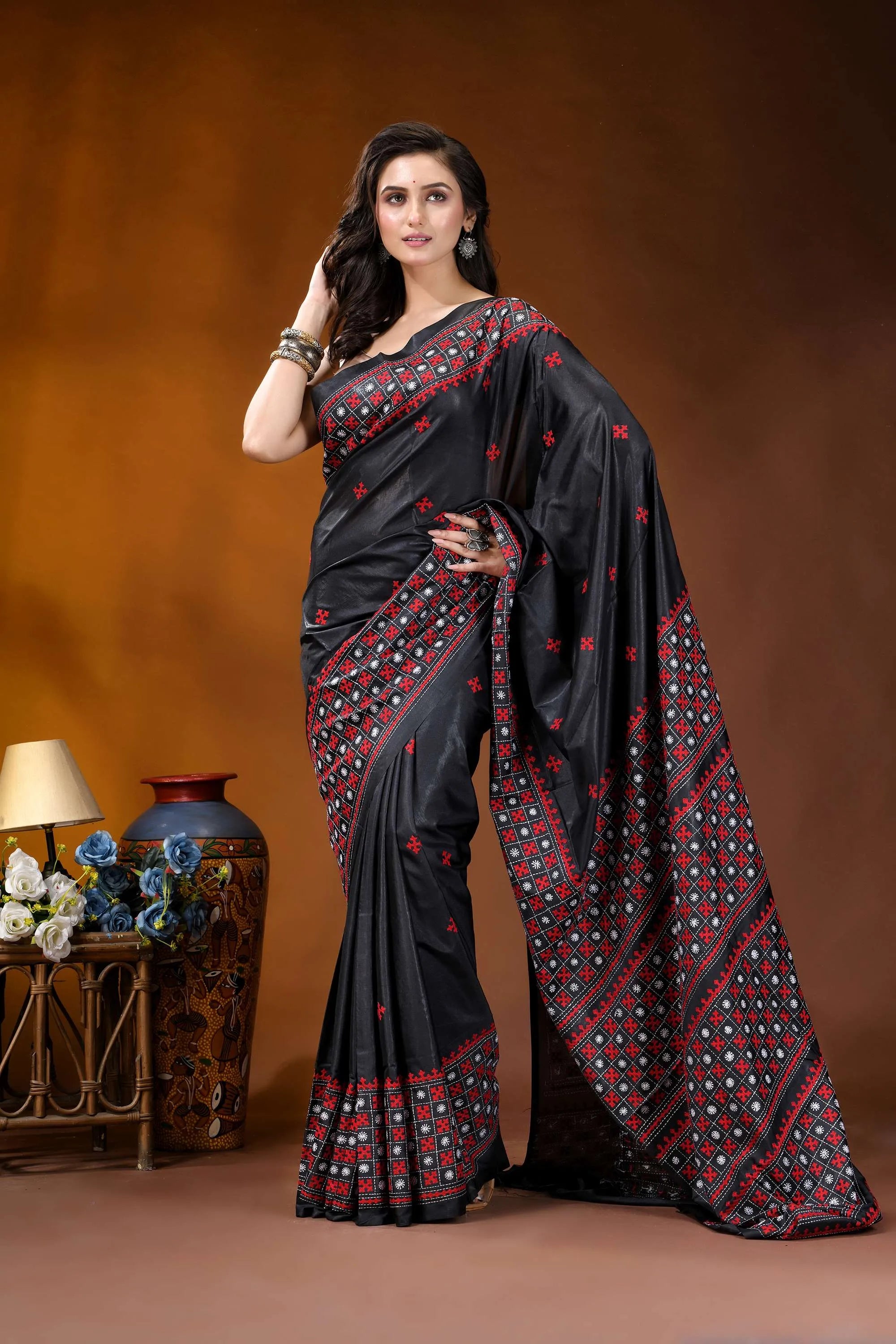 Ebony black ethnic motif silk gujrati stitch saree - hand embroidered black silk saree intricate red 4