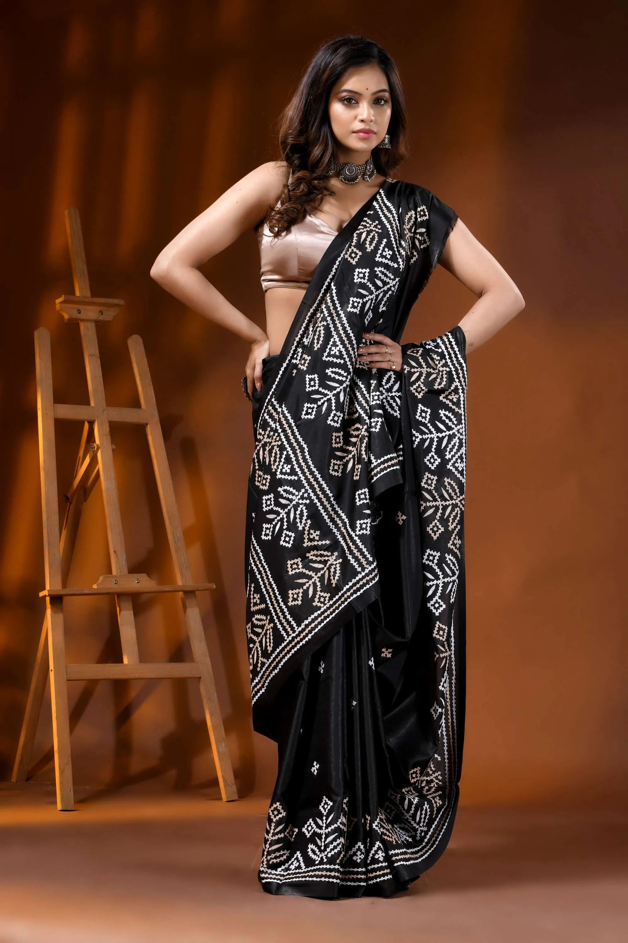 Ebony black floral hand embroidered silk gujarati stitch saree 4