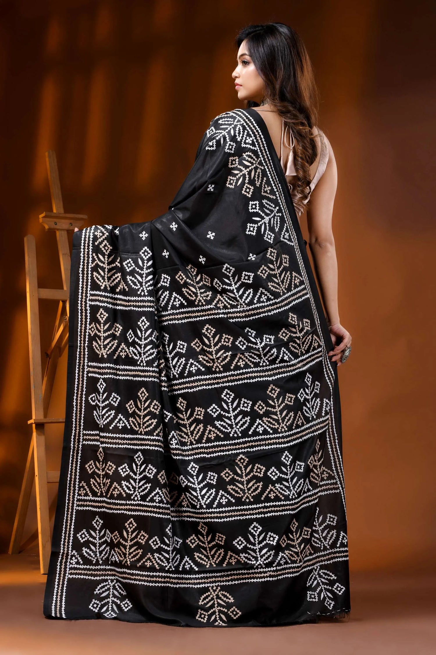 Ebony black floral hand embroidered silk gujarati stitch saree 5