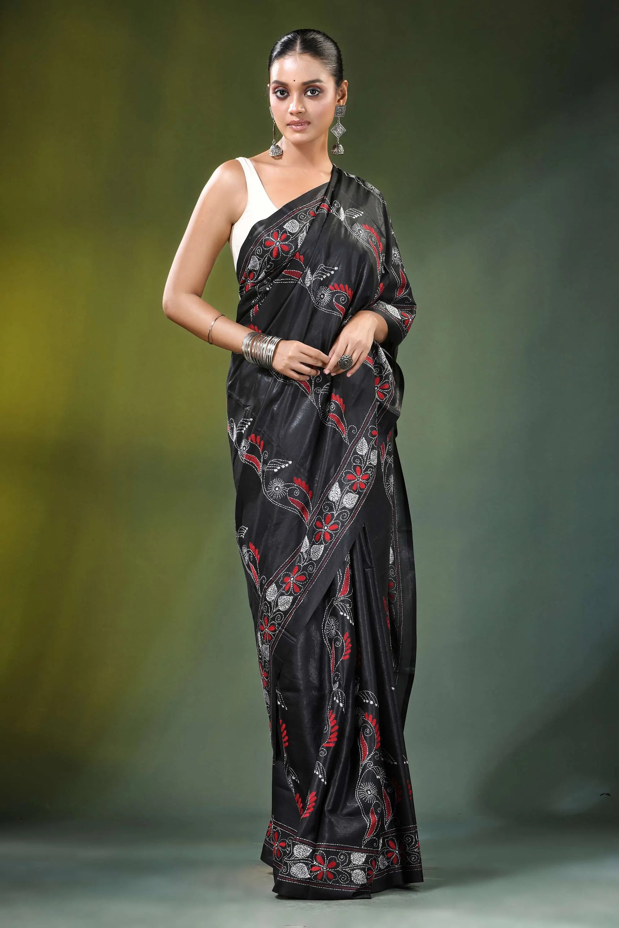 Ebony black paisley motif handcrafted silk kantha saree elegant adorned 4