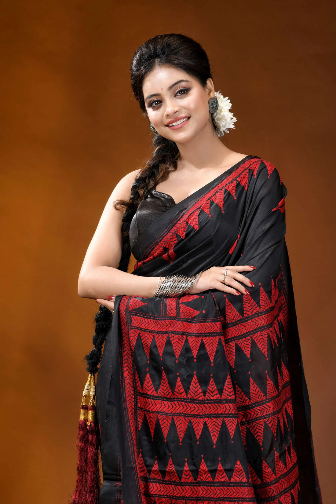 Ebony black red thread geometric motif handcrafted kantha silk saree black red patterned saree geometric 2