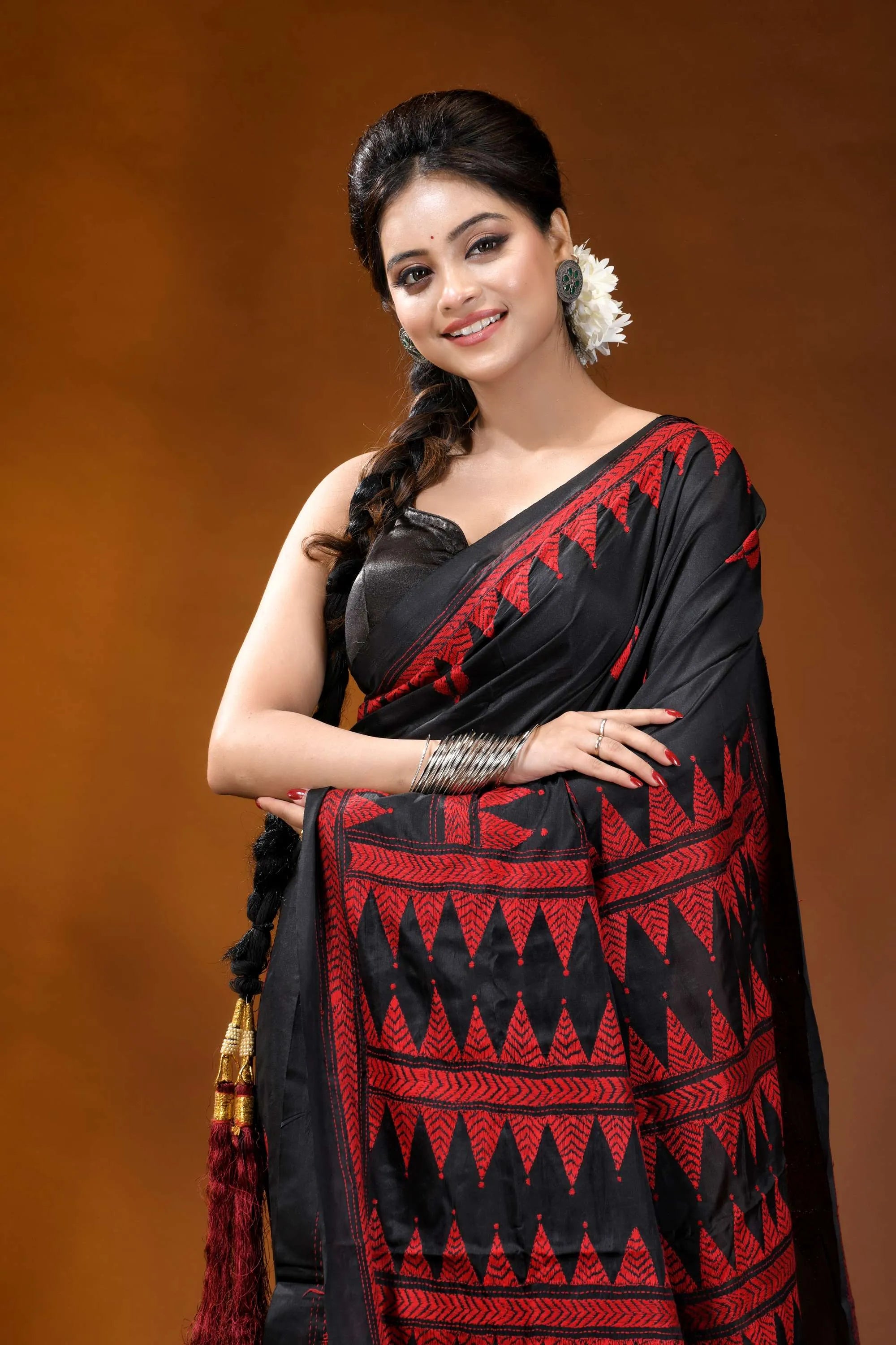 Ebony black red thread geometric motif handcrafted kantha silk saree black red patterned saree geometric 2