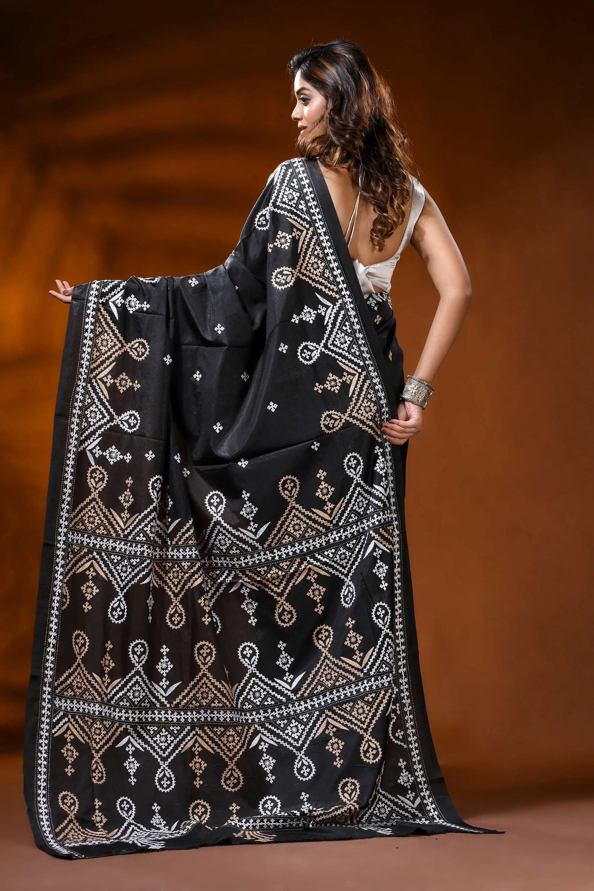 Ebony black silk kutch work saree with handmade ethnic design 5
