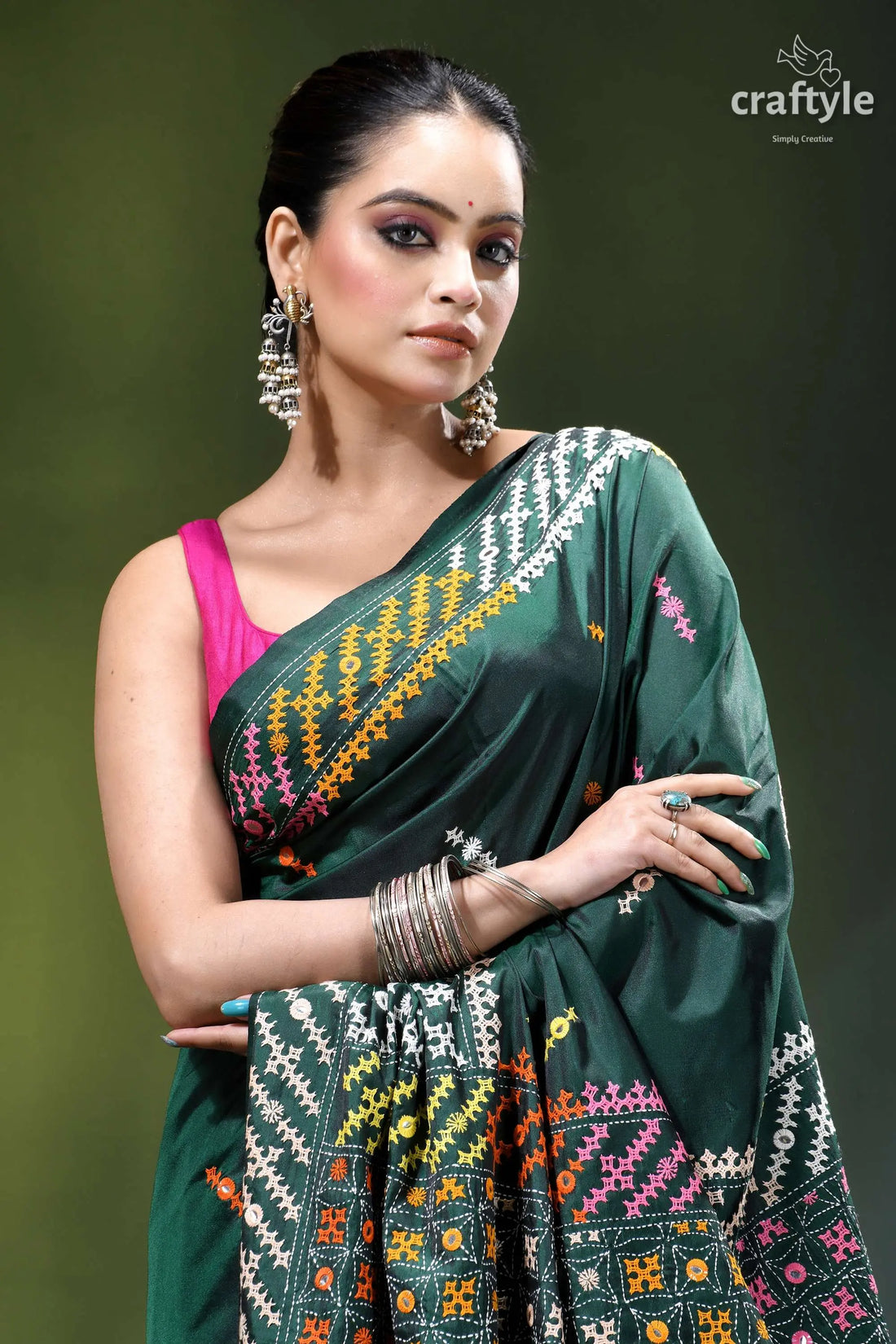 Eden green multi-thread gujrati stitch silk saree with mirror detailing emerald green silk saree adorned 2
