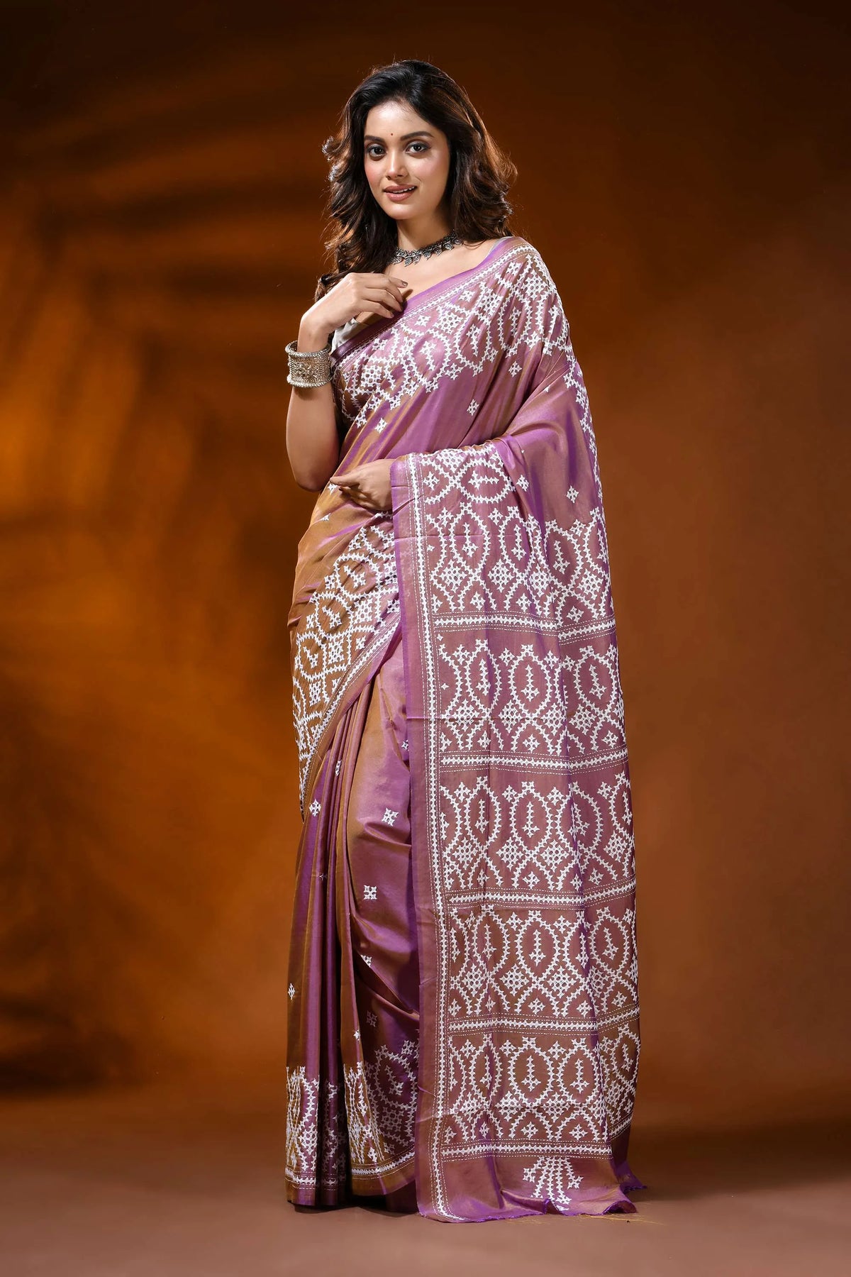 Ethnic motif handcrafted silk gujarati stitch saree in mauve 6