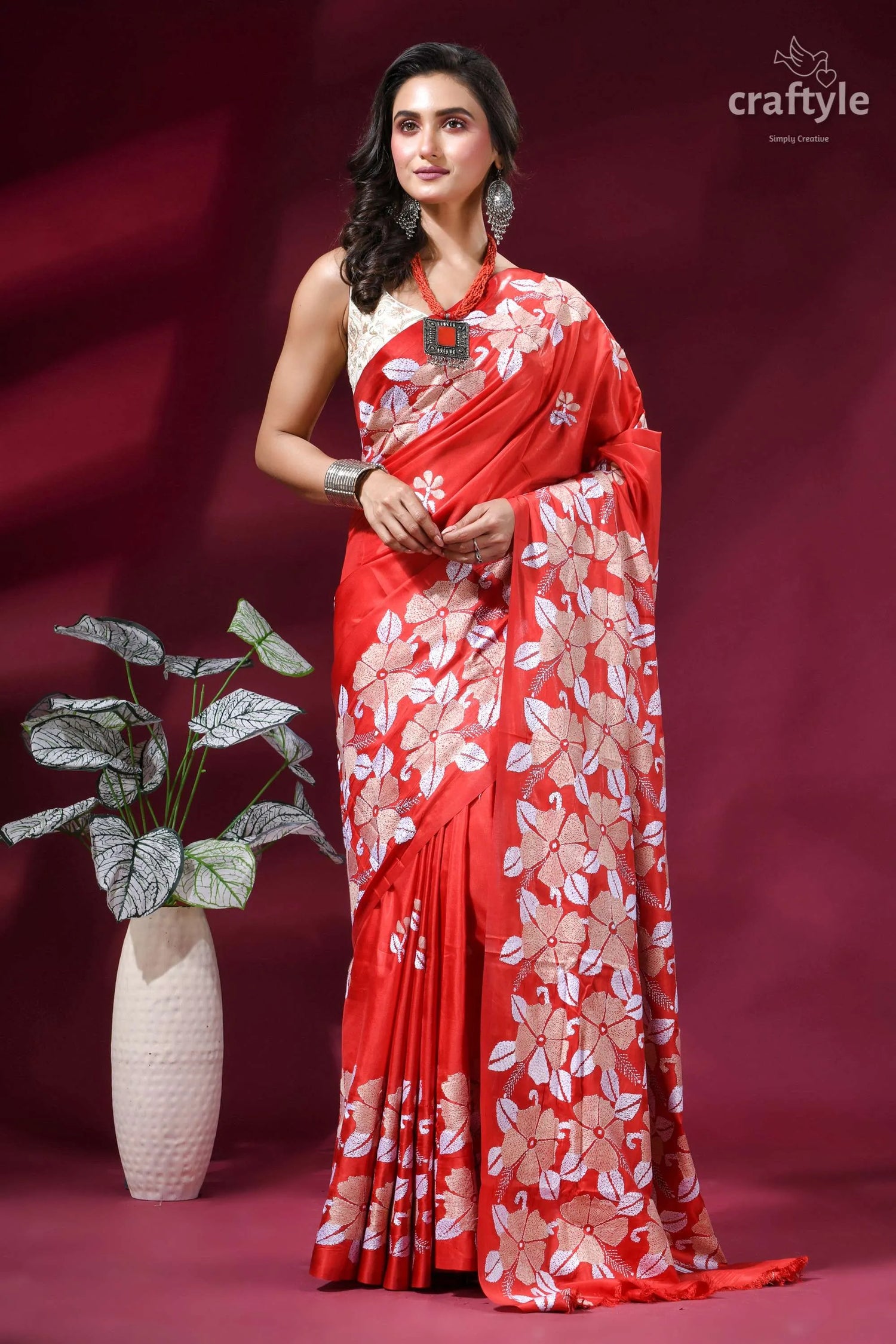 Exclusive floral motif hand embroidered kantha silk saree in red vibrant red saree intricate beige 6