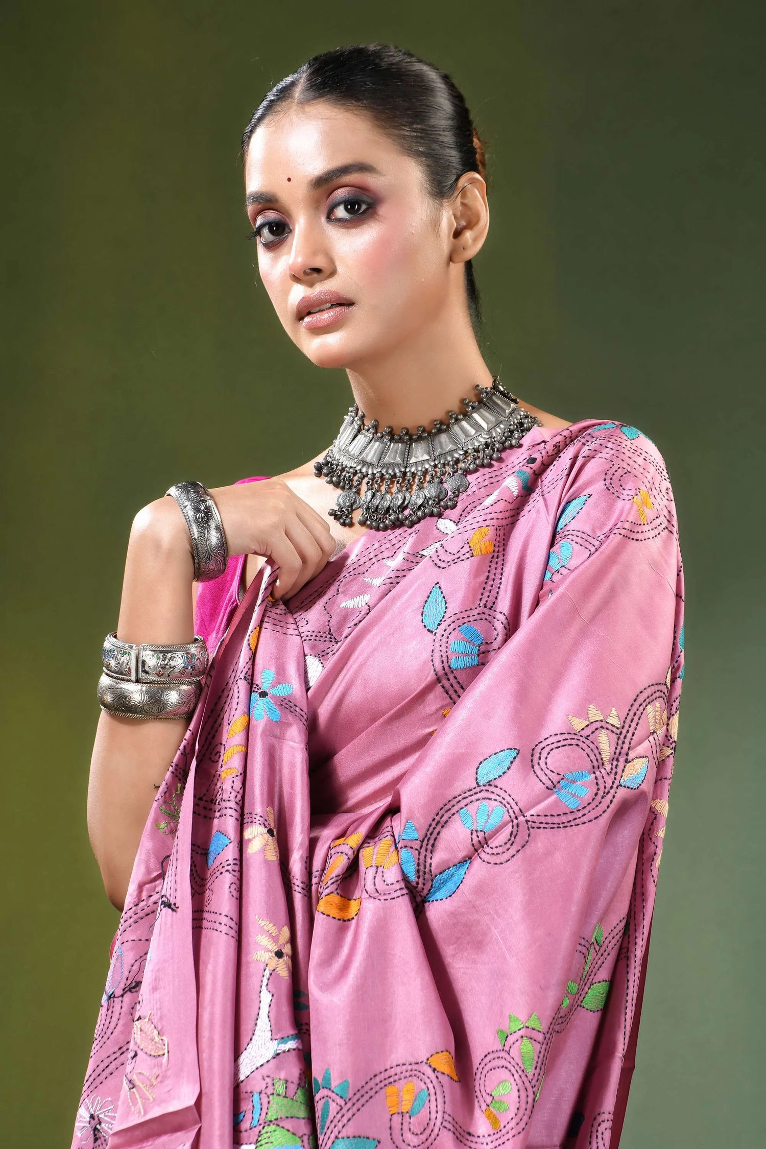 Exclusive shakuntala design silk kantha saree in dusty pink intricate floral 2