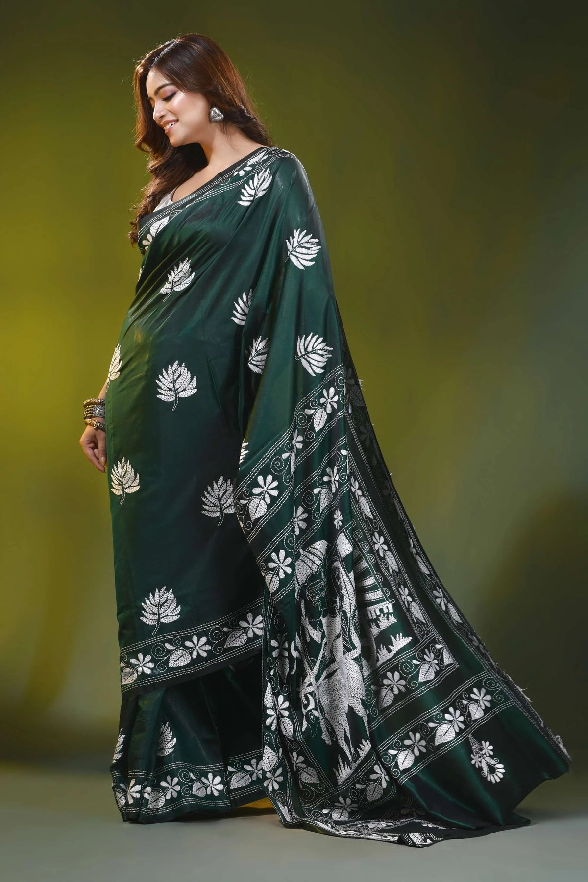 Forest green silk kantha stitch saree with handmade bullock cart motif 4