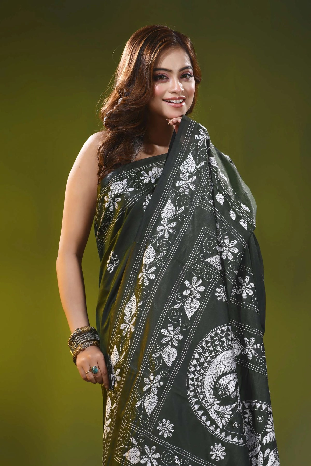 Forest green silk kantha work saree with handcrafted fish motif 2