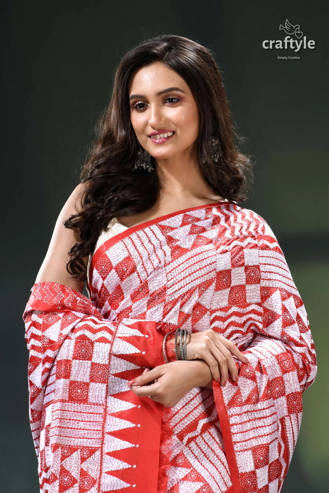 Geometric design bright red white thread silk kantha stitch saree red white geometric patterned saree 2