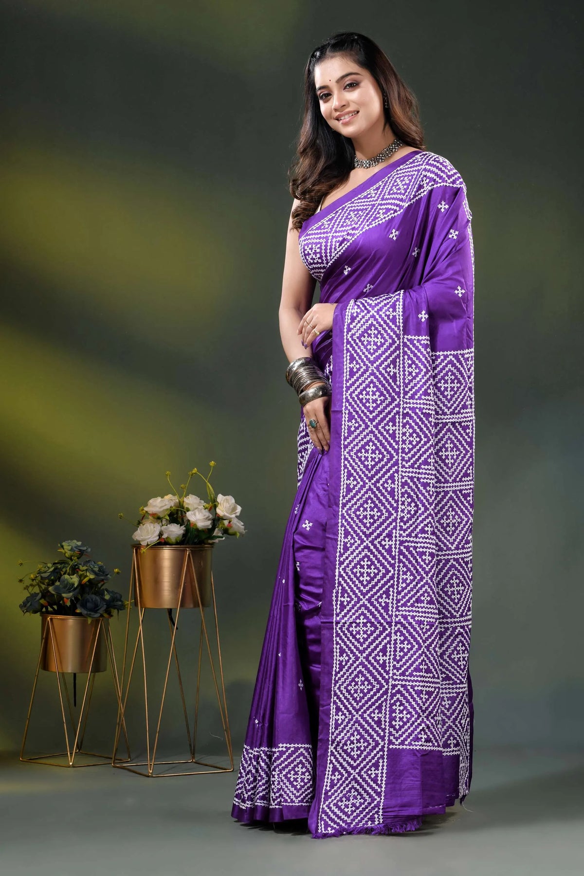 Geometric kutch work purple silk saree with handcrafted detailing 3