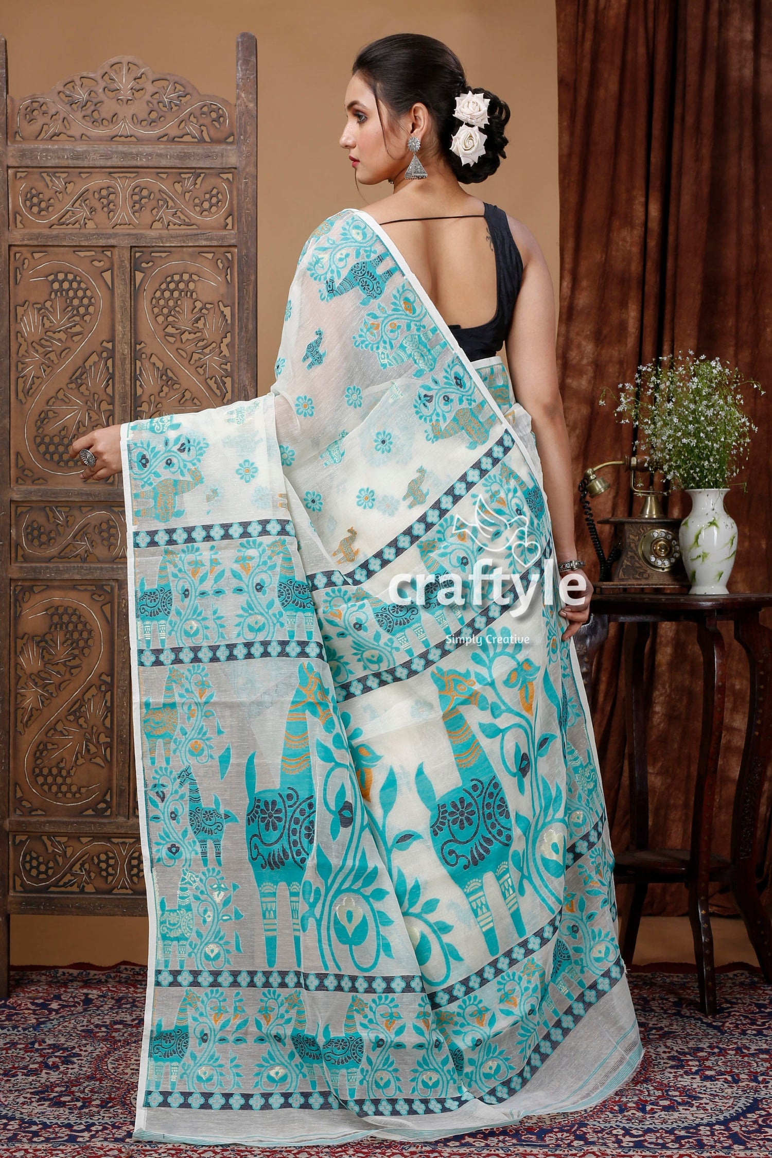 Green and White Jamdani Weave Saree - Authentic and Elegant - Craftyle