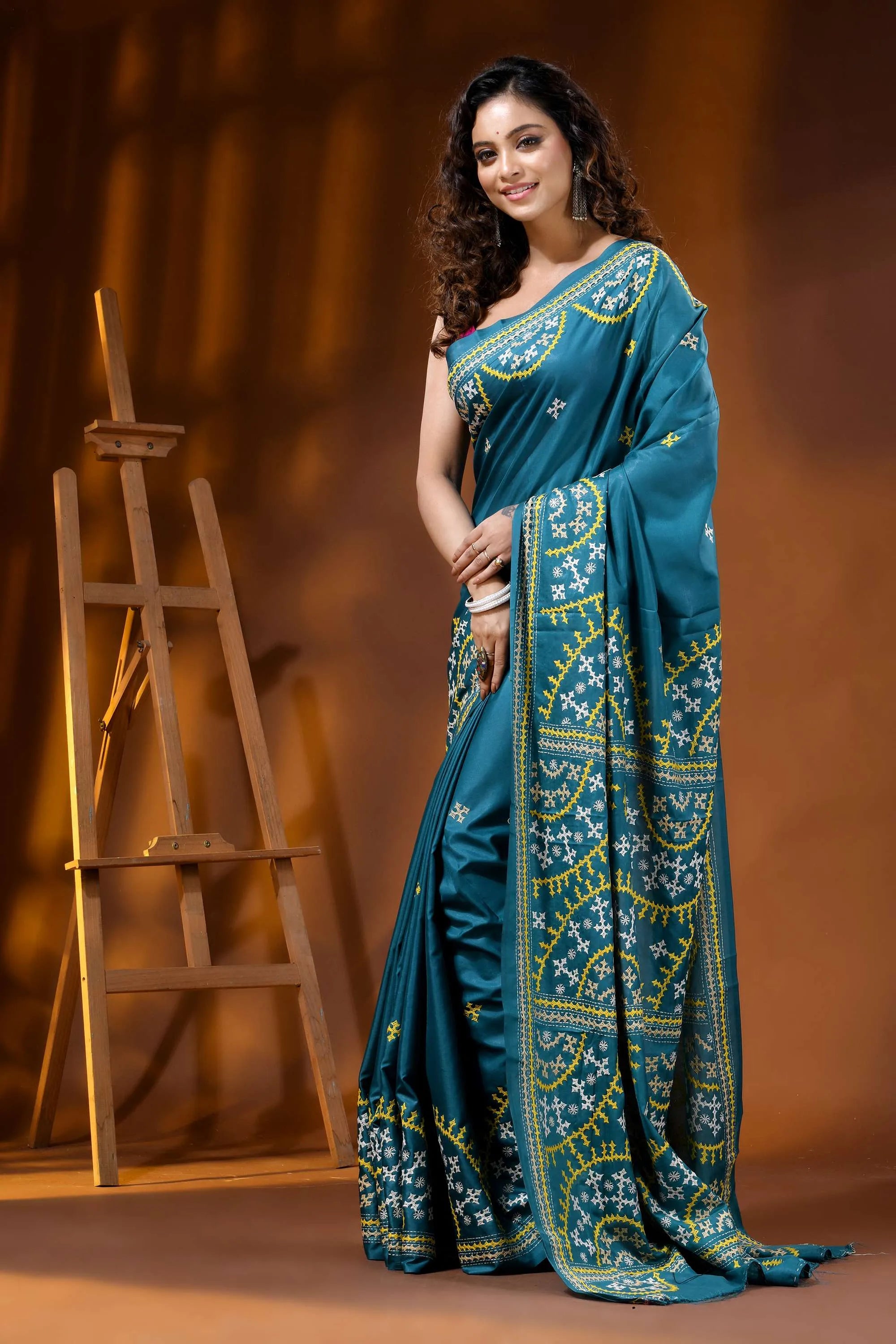 Greenish blue silk gujarati stitch saree with multicolor ethnic design 3