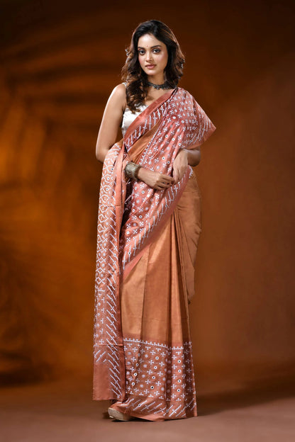 Hand embroidered peach kutch work silk saree with mirror detailing 4