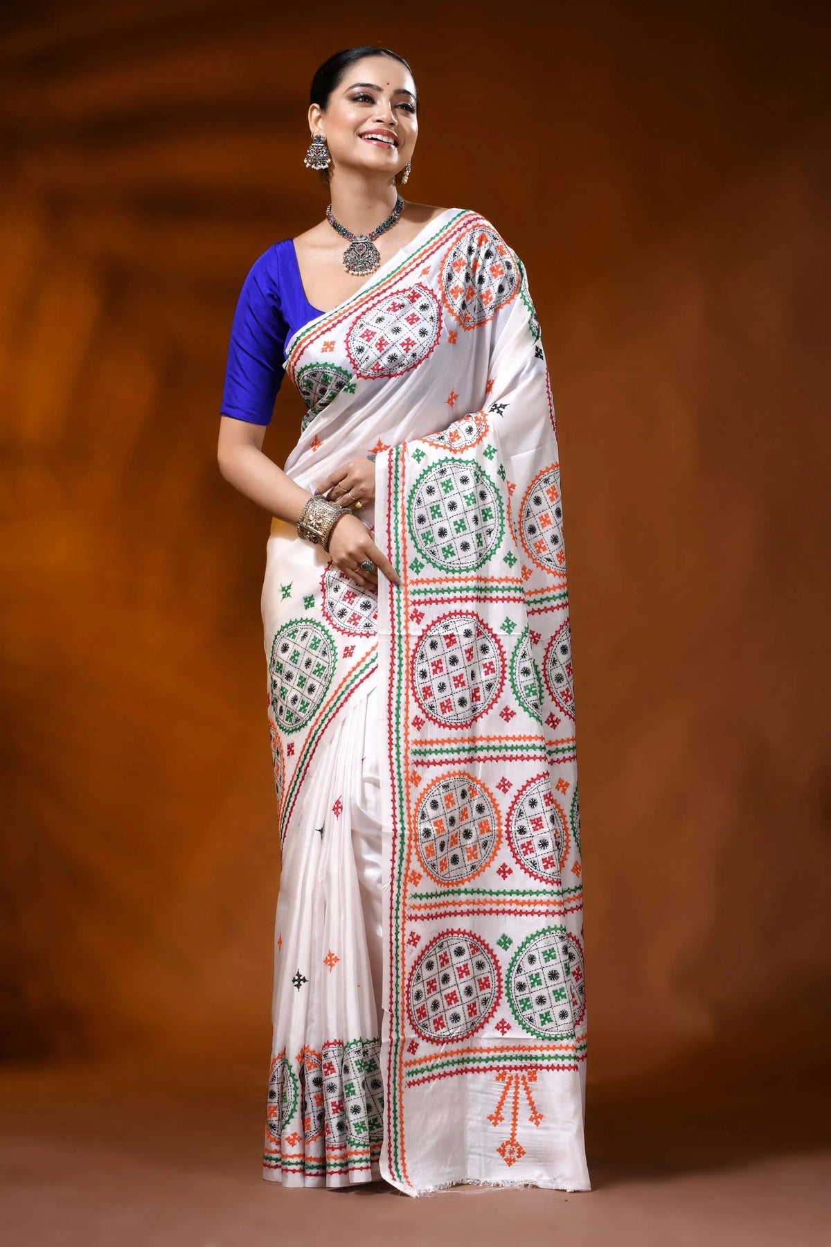 Hand embroidered white silk kutch work saree with ethnic circle design 1