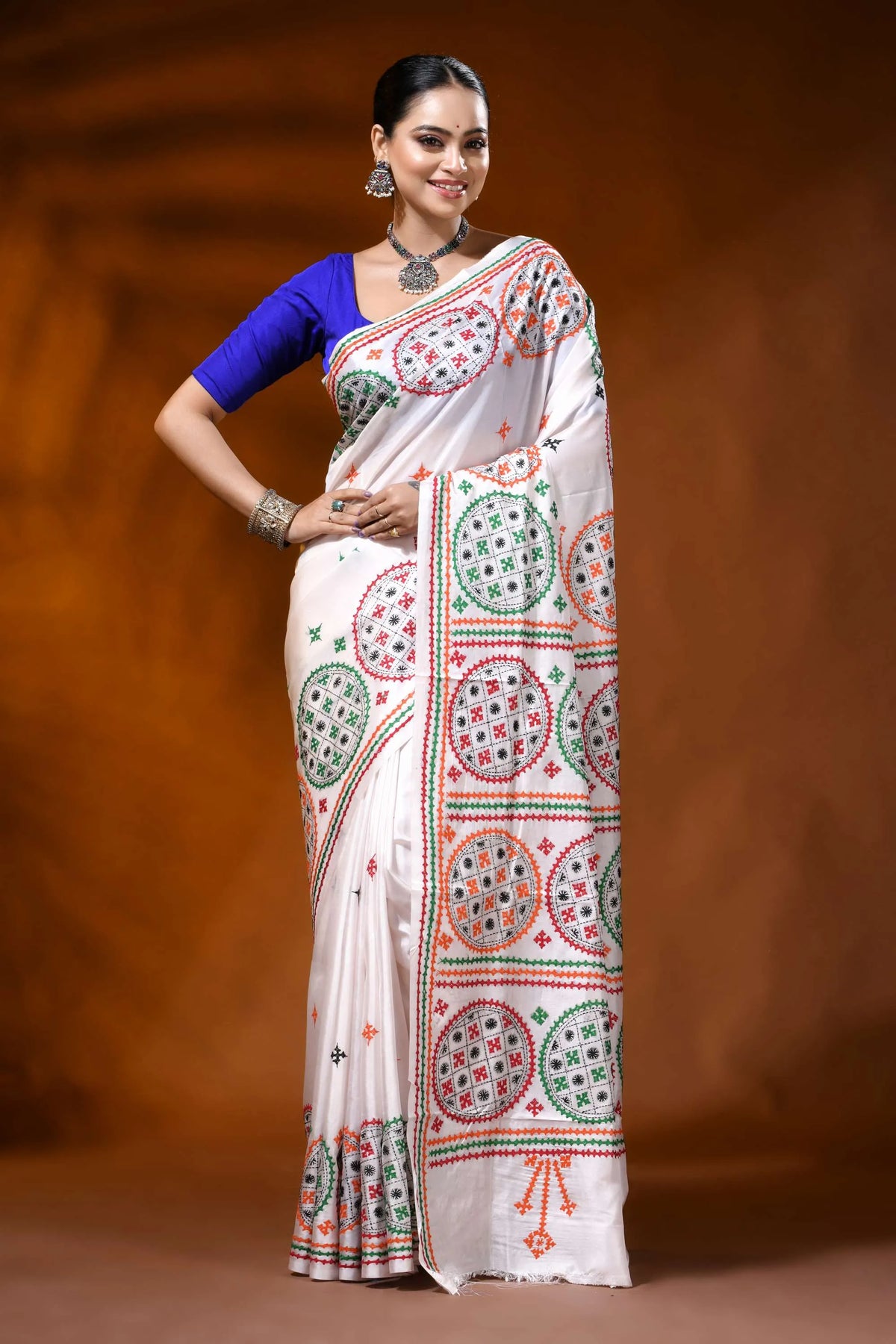 Hand embroidered white silk kutch work saree with ethnic circle design 6