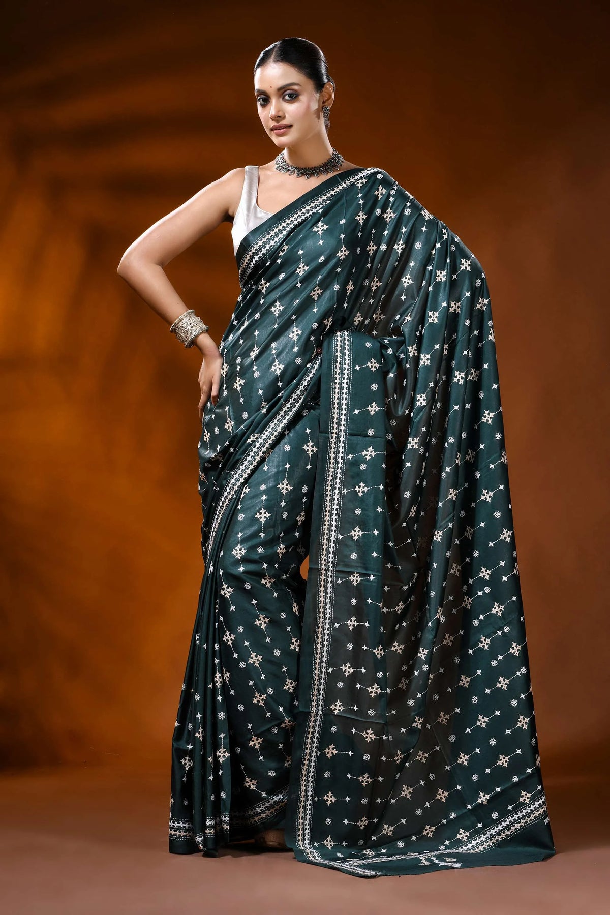Handcrafted forest green silk gujrati stitch saree - ethnic design 1