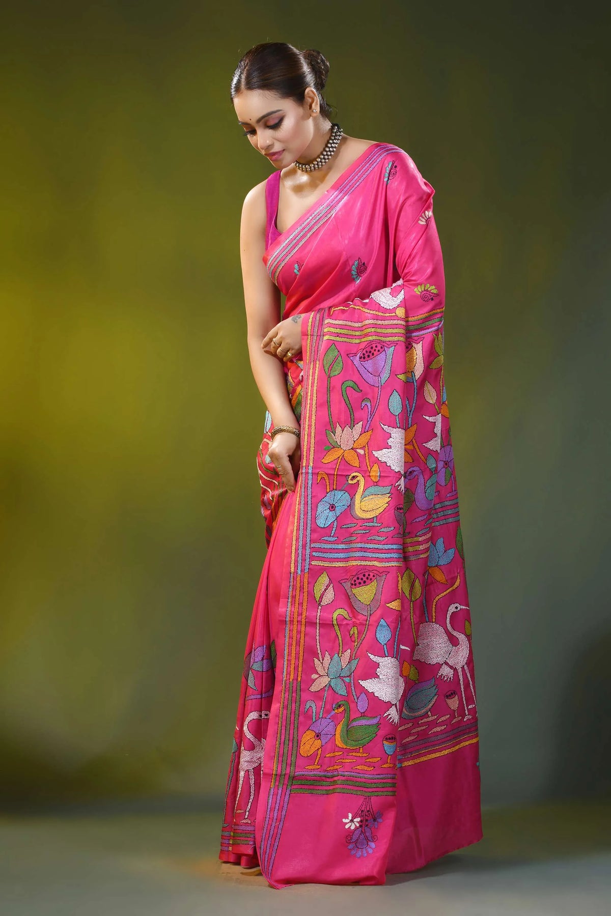 Handcrafted fuchsia pink crane motif silk kantha stitch saree 3