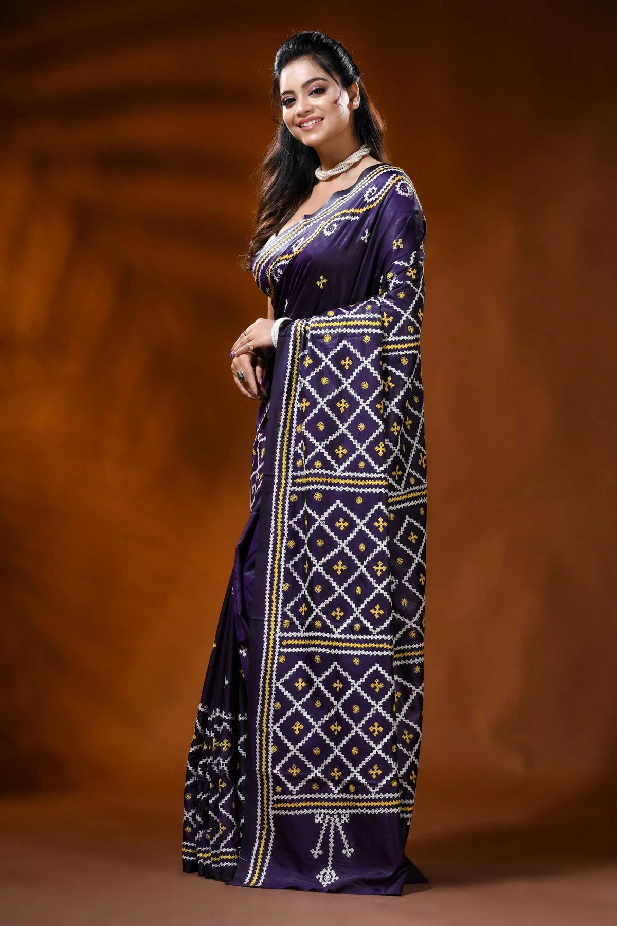Handcrafted midnight purple gujarati stitch silk saree - ethnic motifs 3