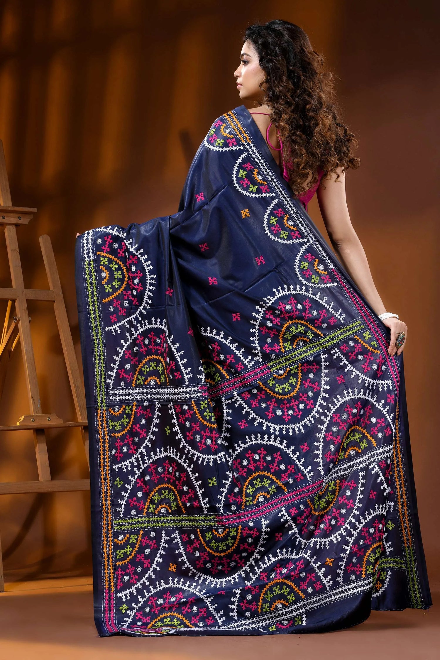 Handcrafted navy blue silk kutch embroidery saree multicolor ethnic motif 5