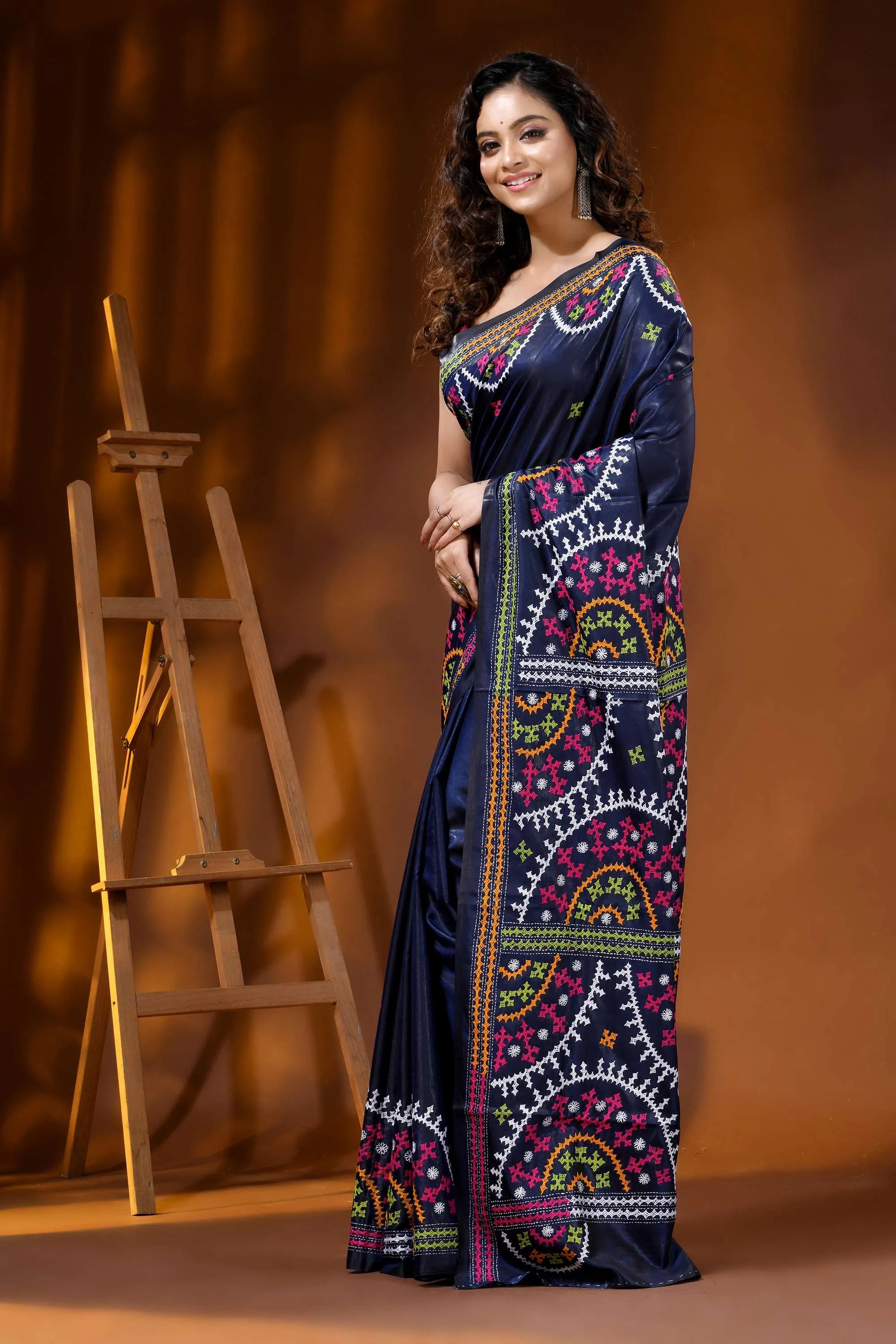 Handcrafted navy blue silk kutch embroidery saree multicolor ethnic motif 3