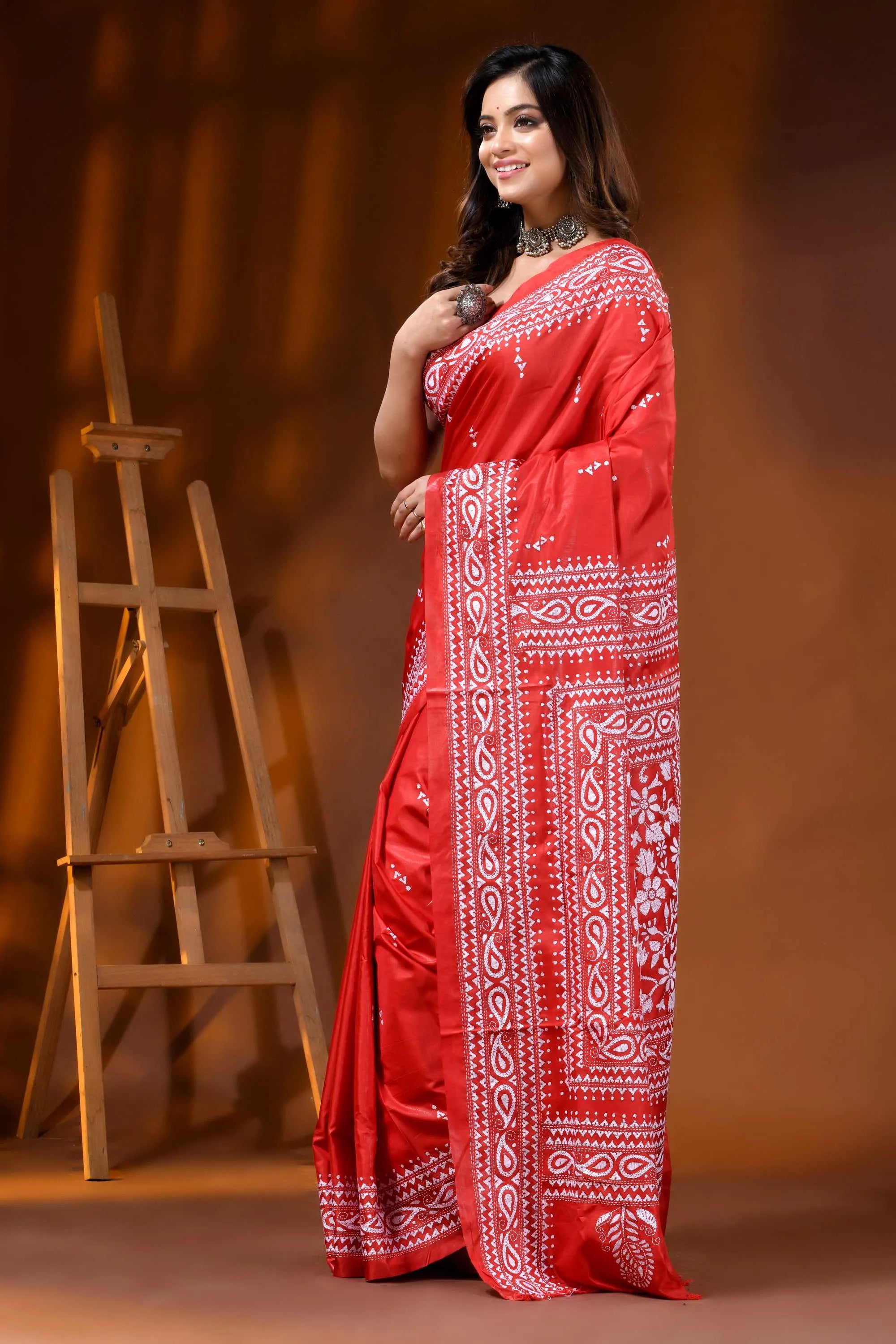 Handcrafted red kantha embroidery silk saree floral ethnic motif 3