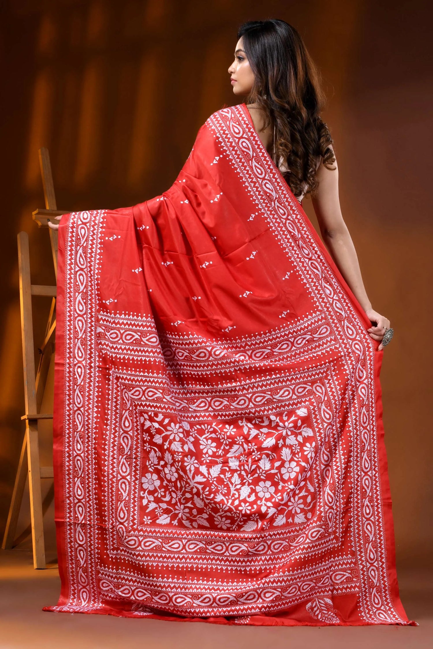 Handcrafted red kantha embroidery silk saree floral ethnic motif 5
