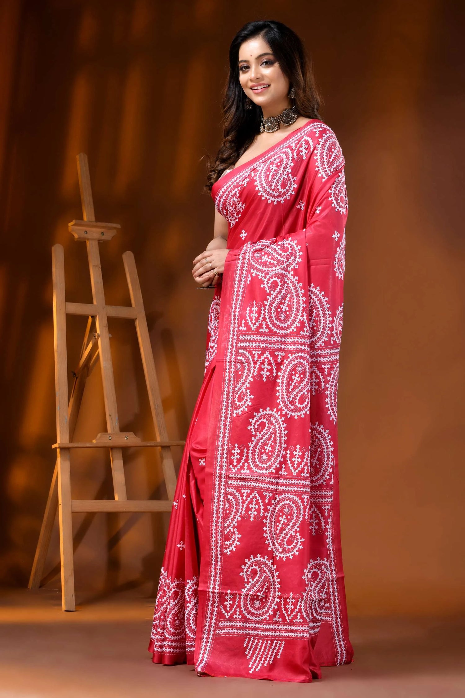 Handcrafted red silk gujarati stitch saree with paisley design 3