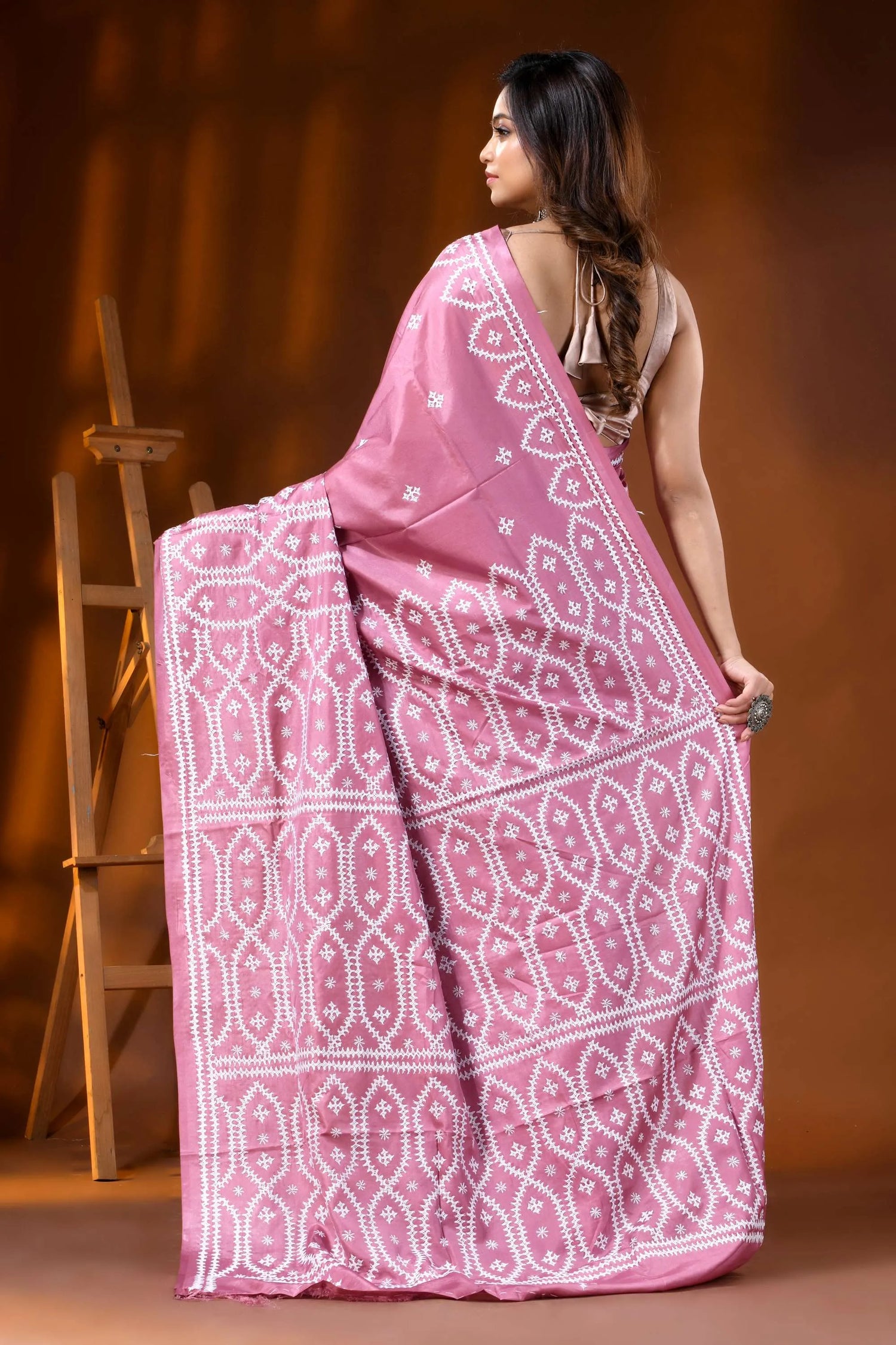 Handcrafted rose pink silk kutch embroidery saree with ethnic motif 5