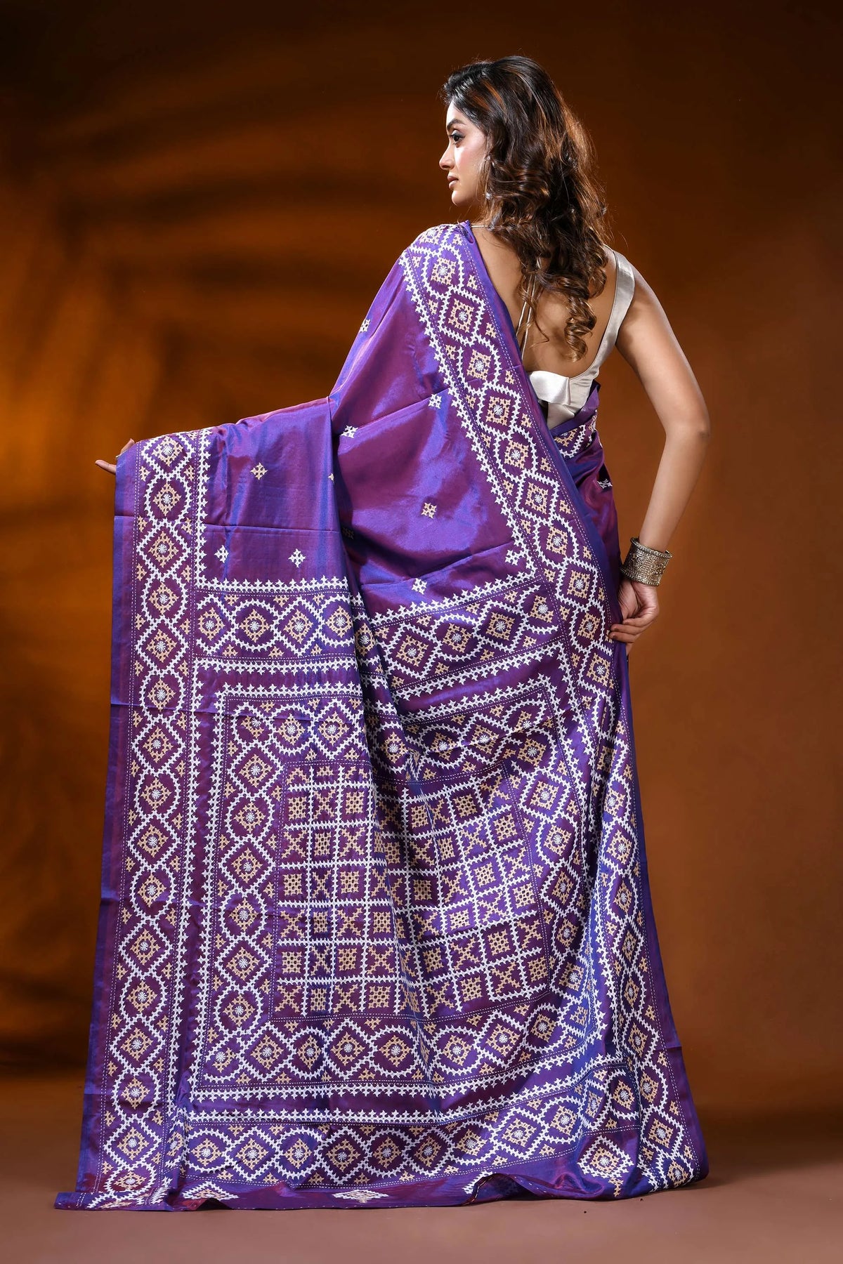 Handcrafted royal purple gujarati stitch saree in silk - ethnic design 5