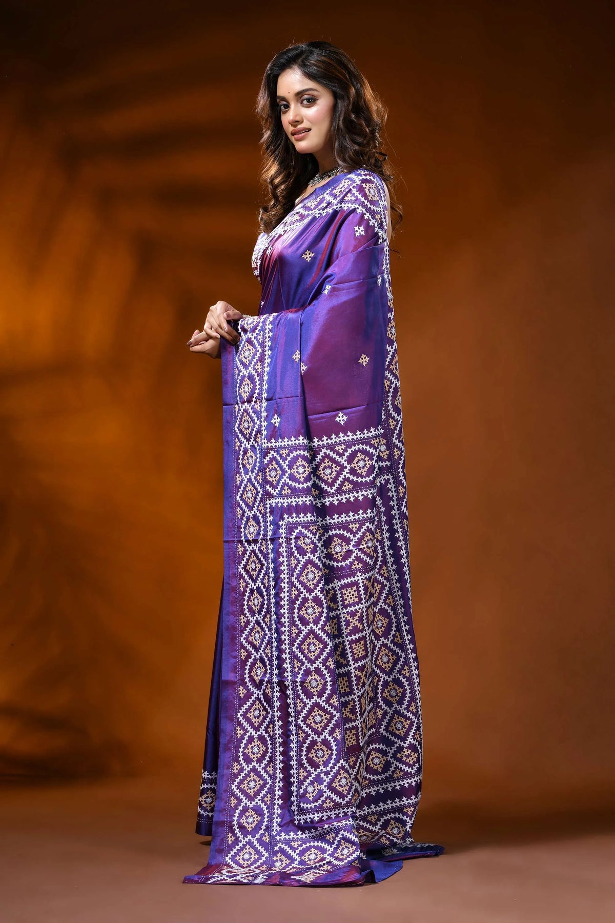 Handcrafted royal purple gujarati stitch saree in silk - ethnic design 3