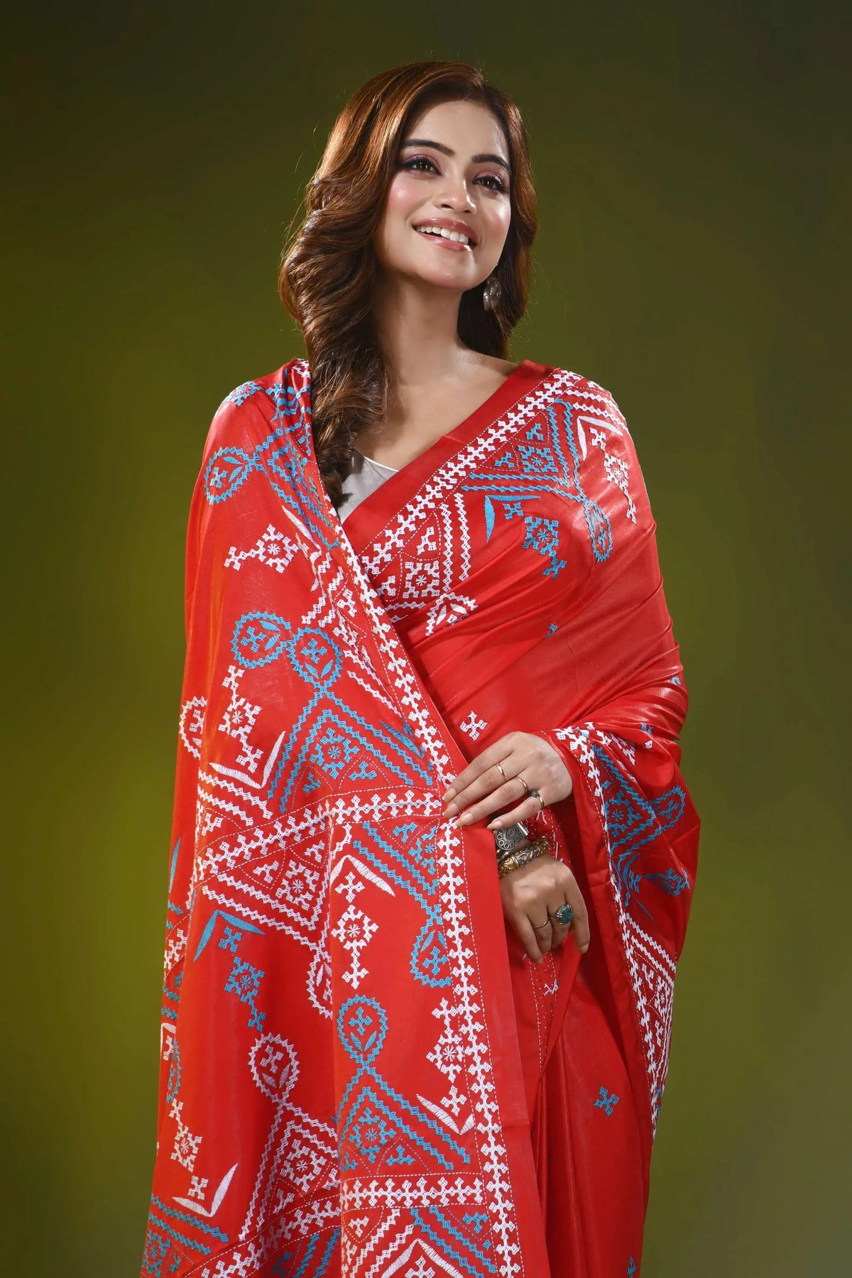 Handcrafted scarlet red ethnic pattern silk gujrati stitch saree 2