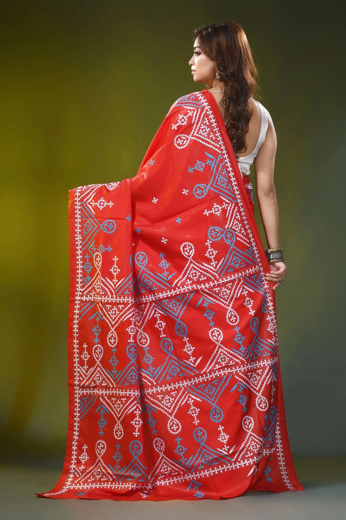 Handcrafted scarlet red ethnic pattern silk gujrati stitch saree 5