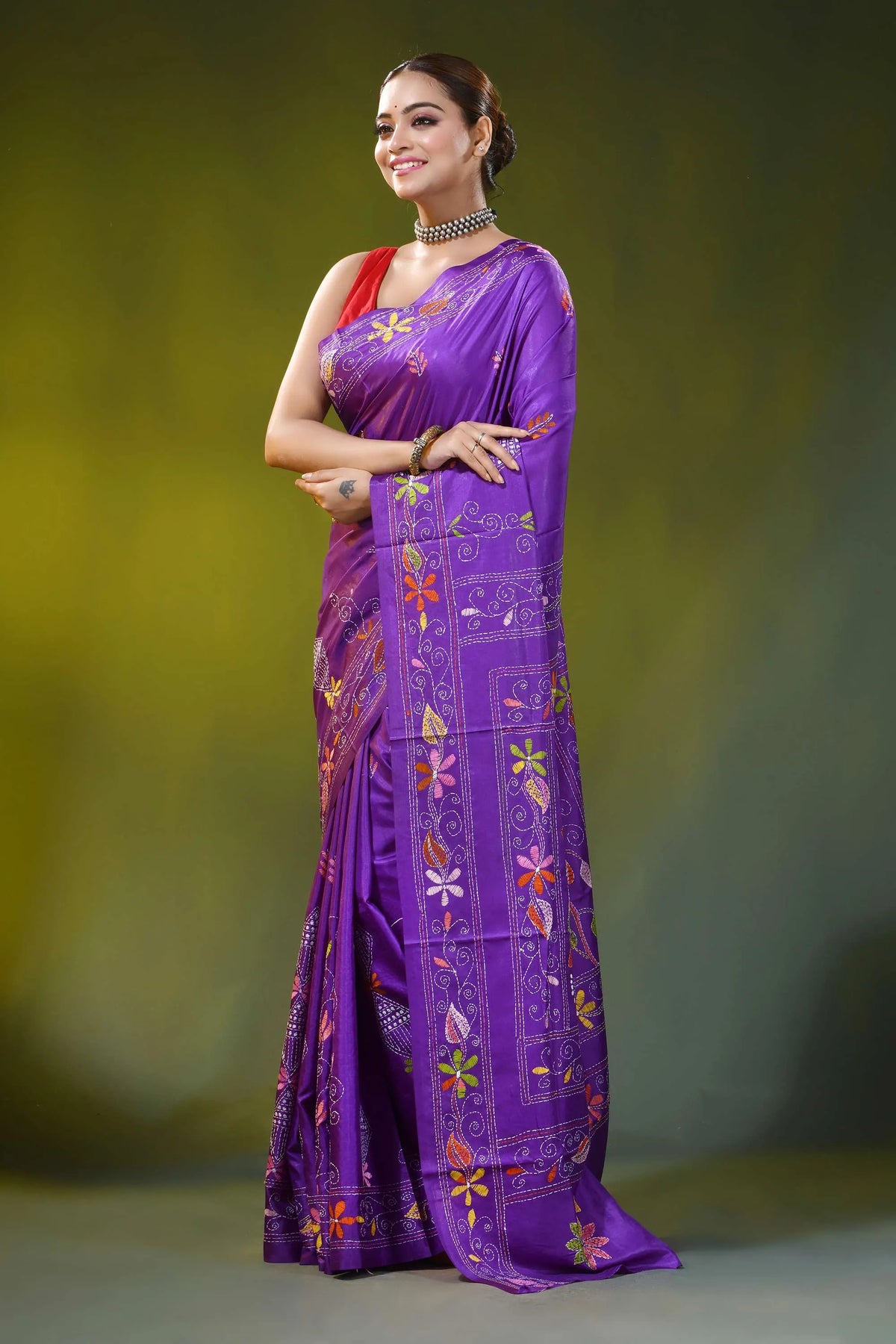 Handcrafted violet kantha stitch saree - hibiscus floral design 3