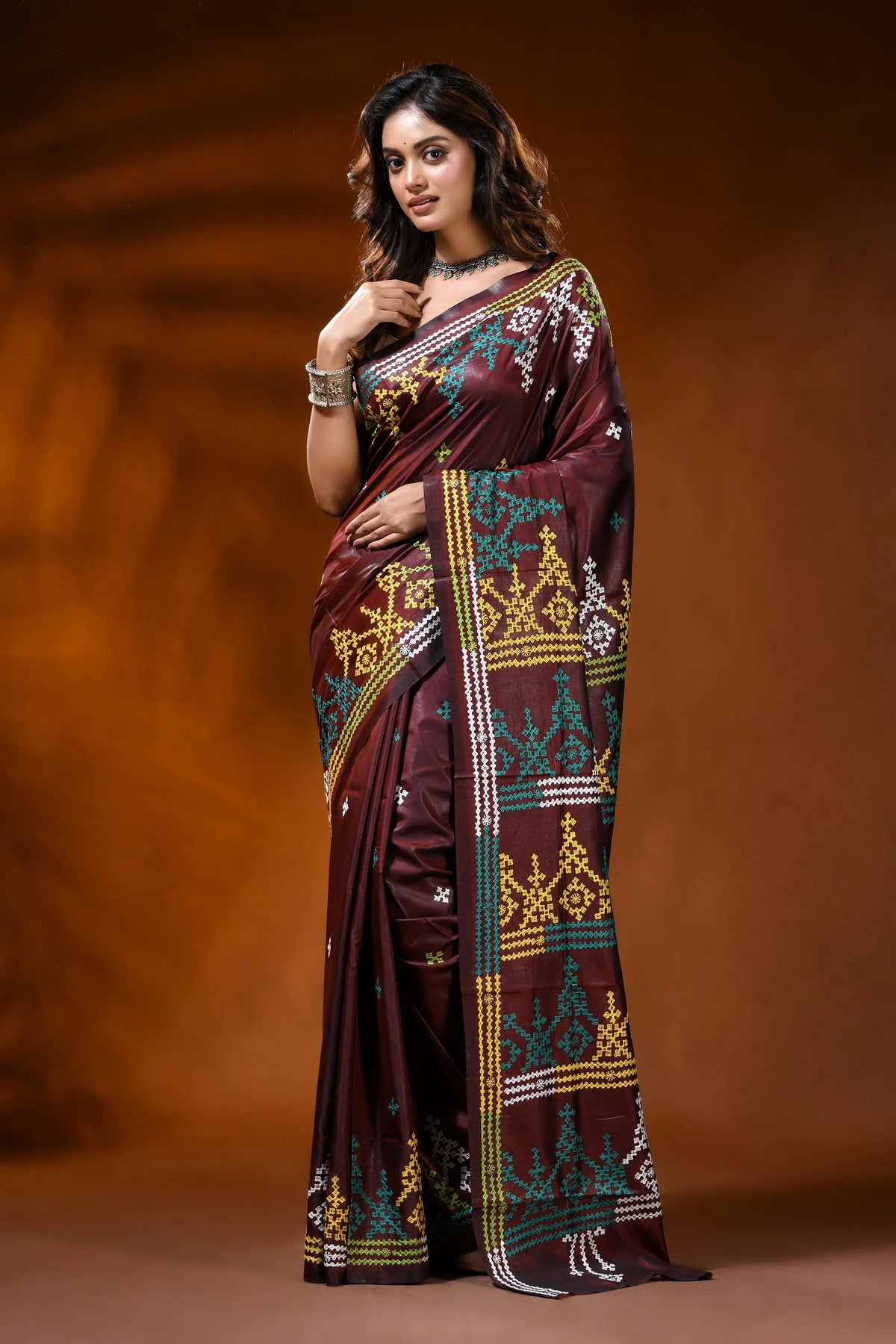 Handcrafted wine berry kutch work saree in silk - multicolor ethnic motif 6