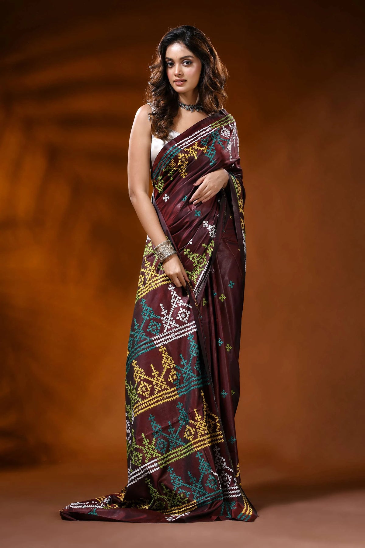 Handcrafted wine berry kutch work saree in silk - multicolor ethnic motif 4