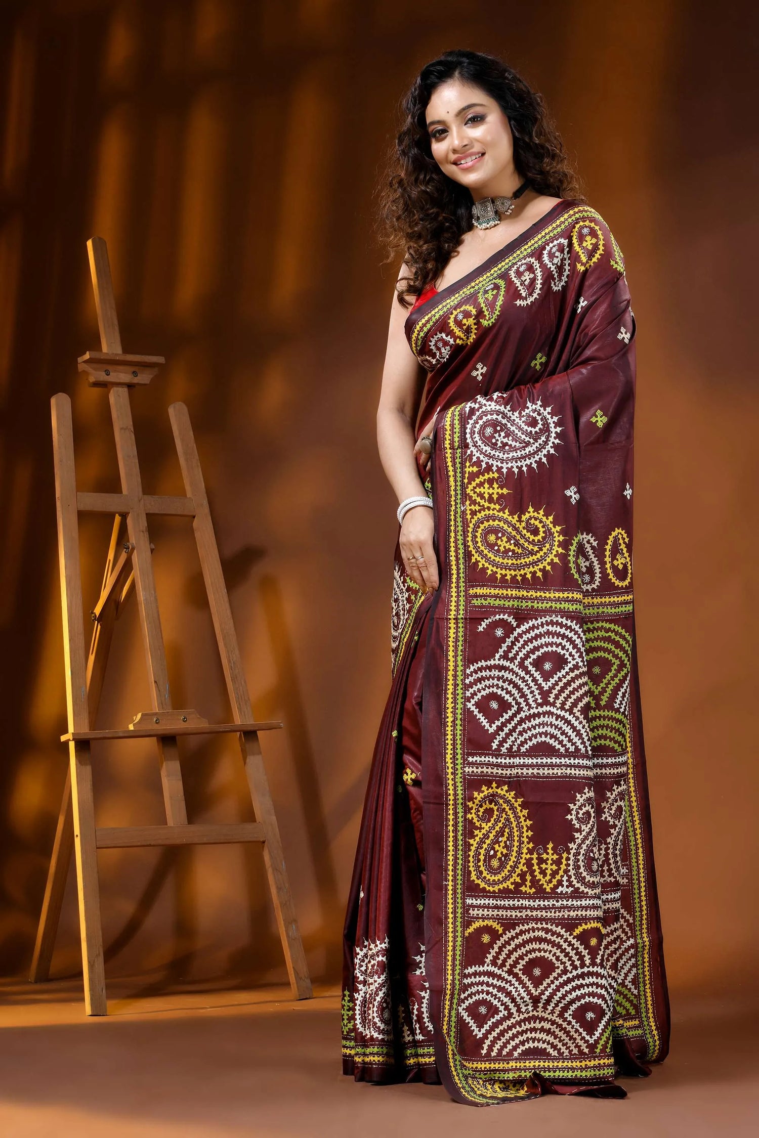 Handcrafted wine silk kutch embroidery saree with multicolor paisley motif 3