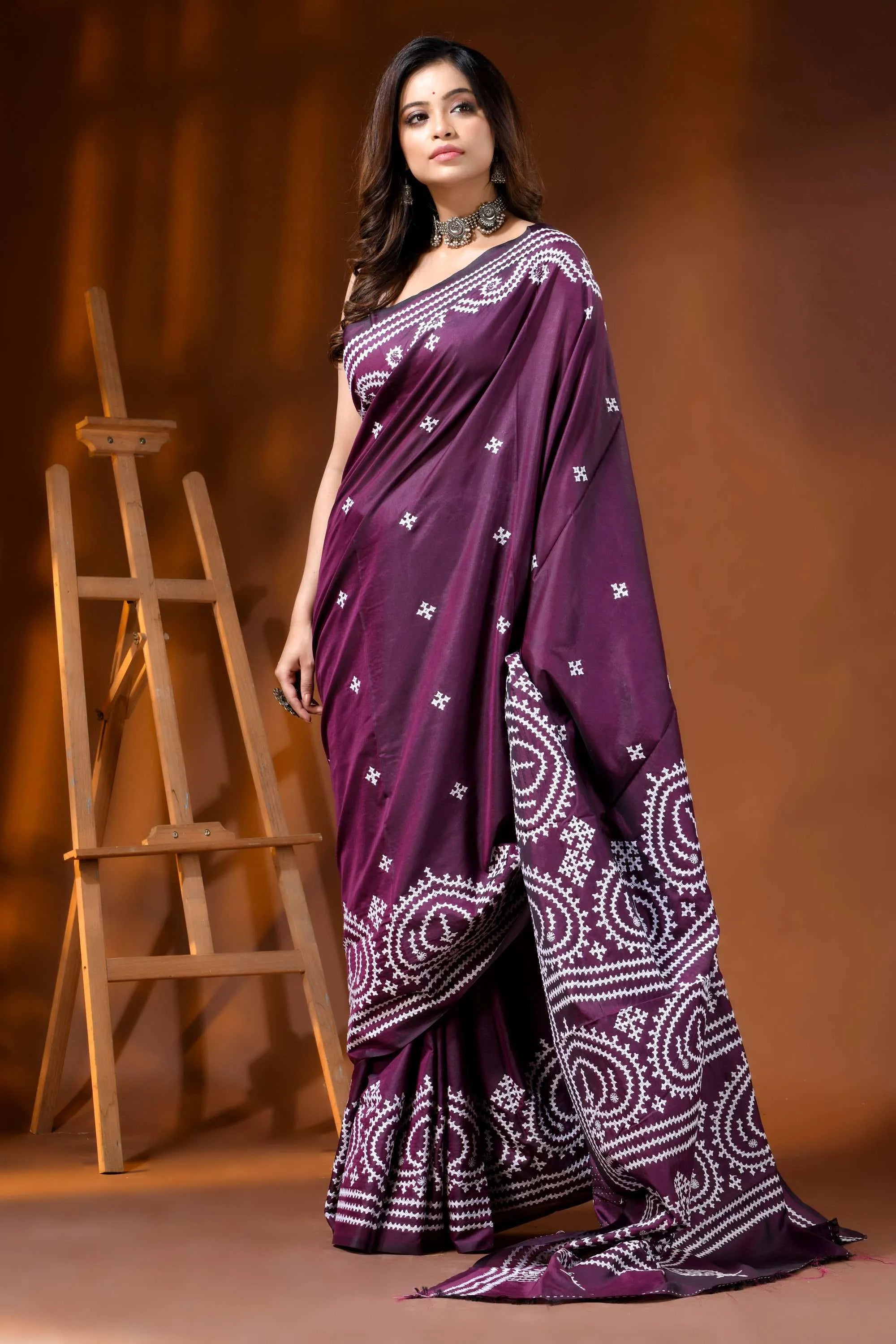 Handcrafted wine silk kutch work saree with paisley motif design 4