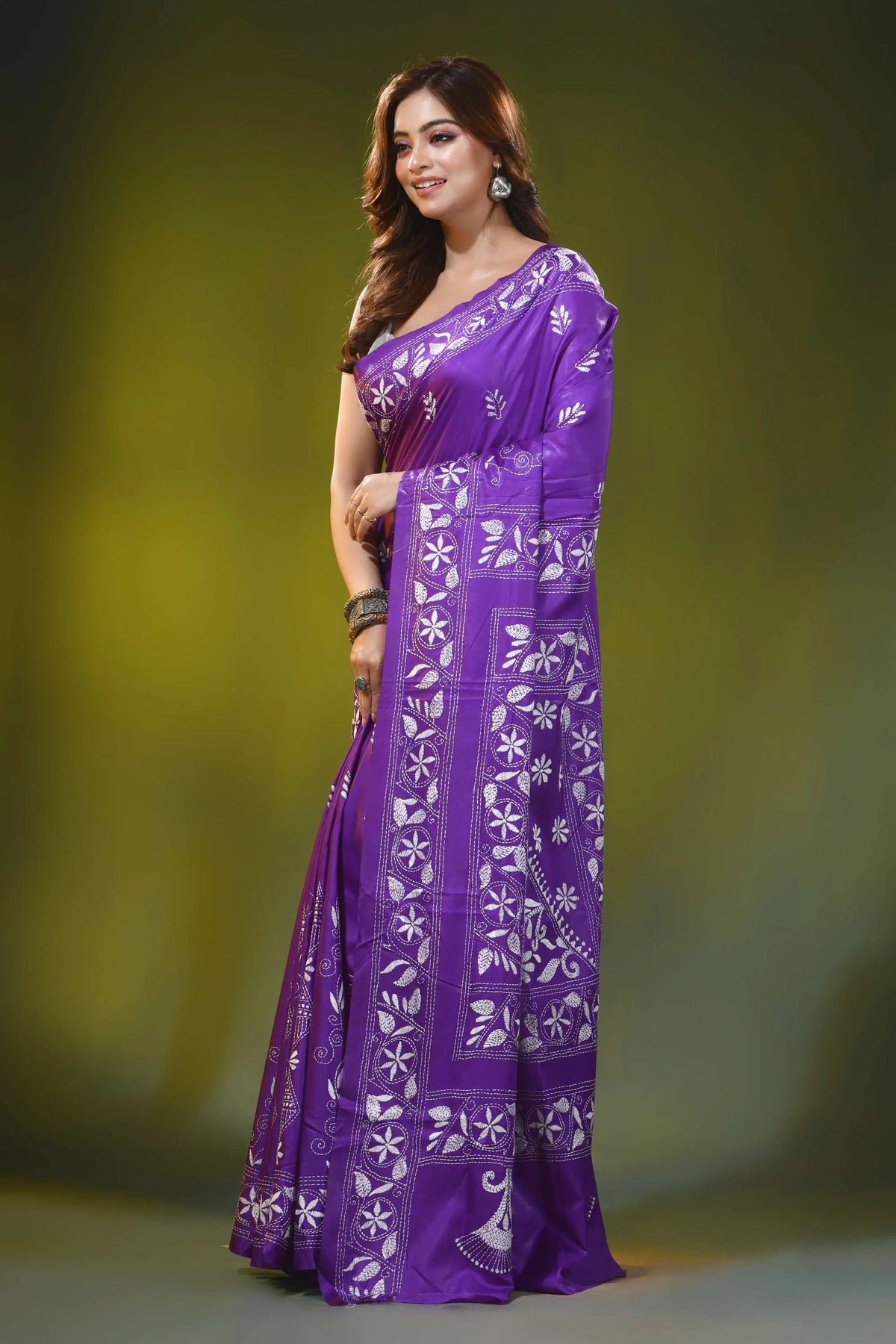Handmade floral paisley motif purple silk kantha stitch saree 3