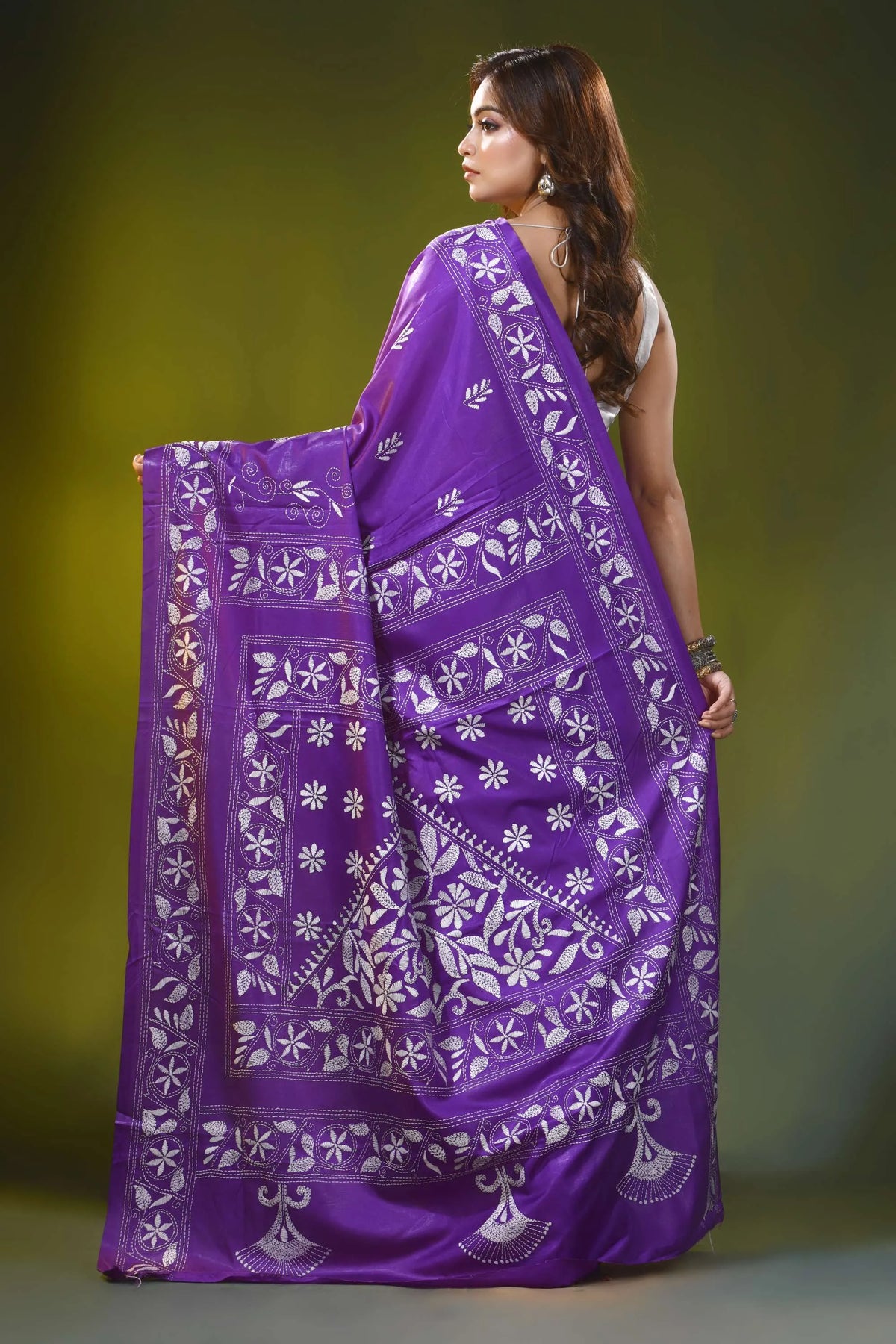 Handmade floral paisley motif purple silk kantha stitch saree 5