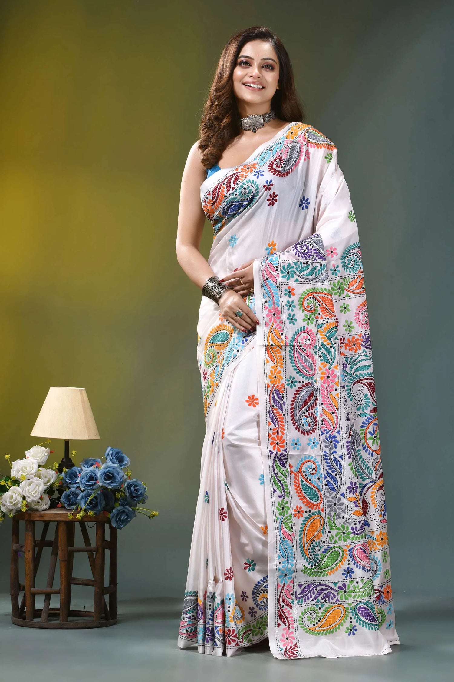 Ivory white multi-thread paisley design handmade silk kantha saree white silk saree adorned vibrant 6