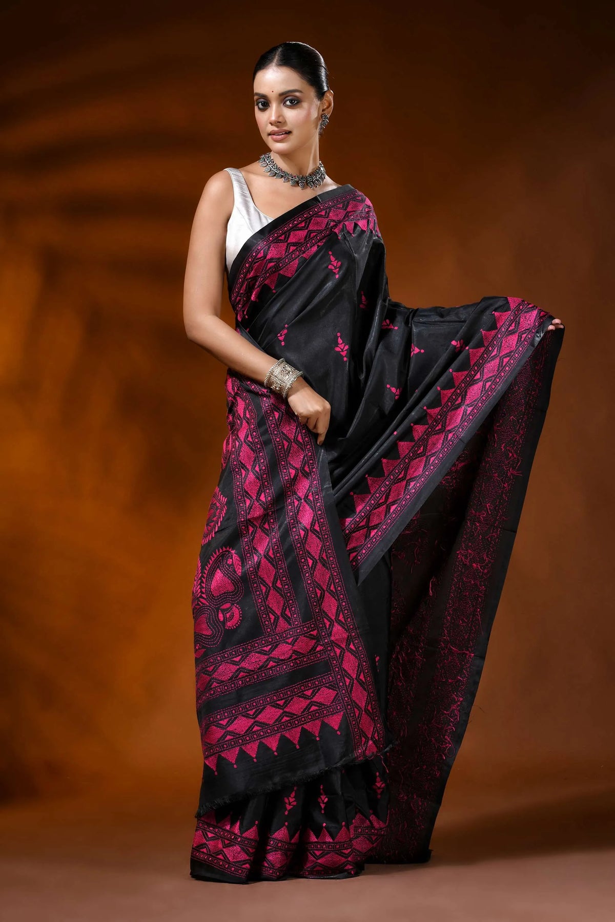 Jade black kantha embroidery silk saree with magenta paisley motif 3