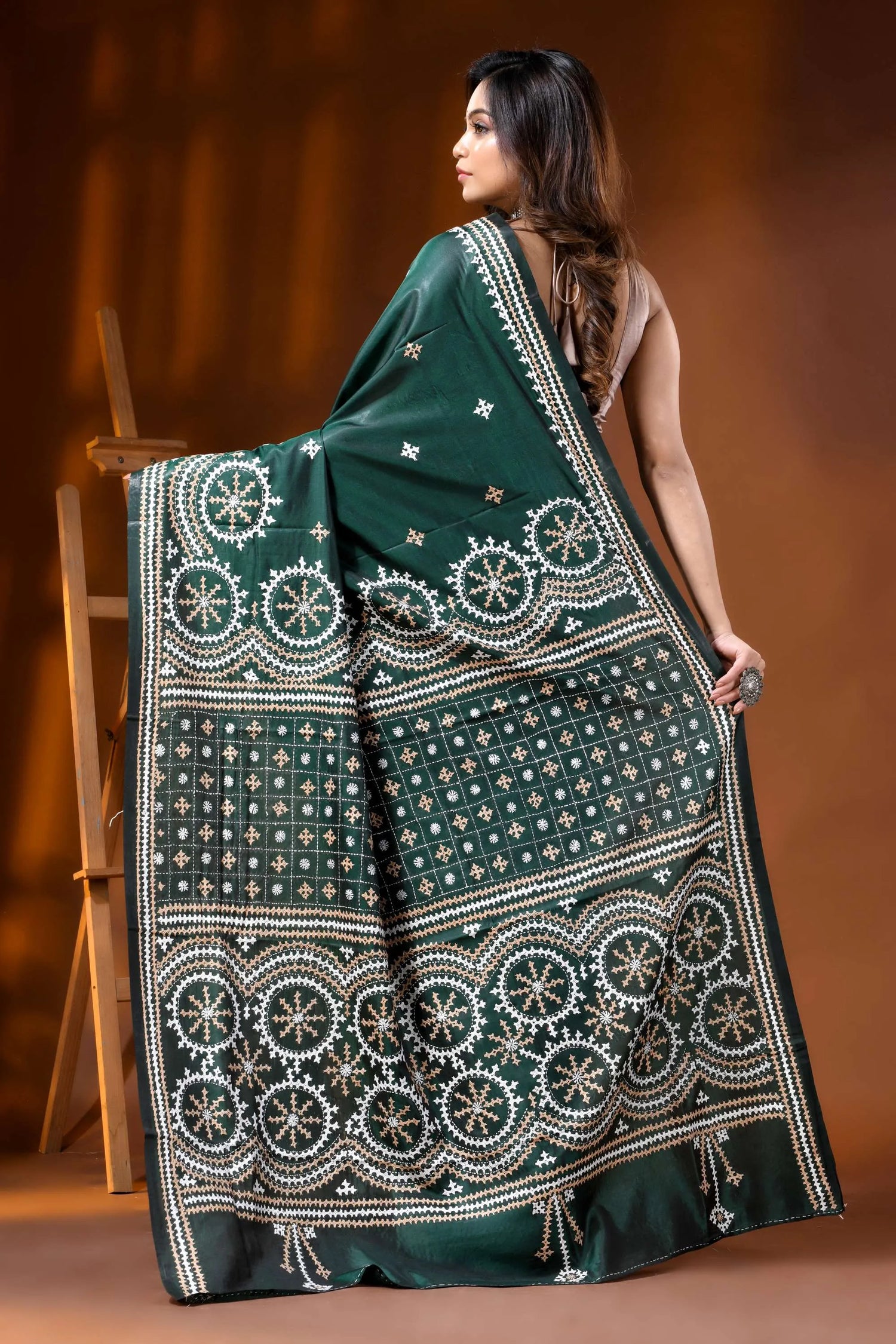 Jungle green ethnic silk gujarati stitch saree - hand embroidered 5