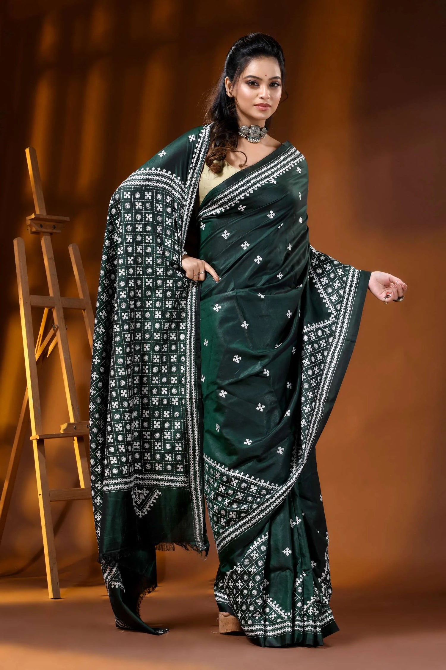 Jungle green handmade silk gujarati stitch saree - geometric design 4