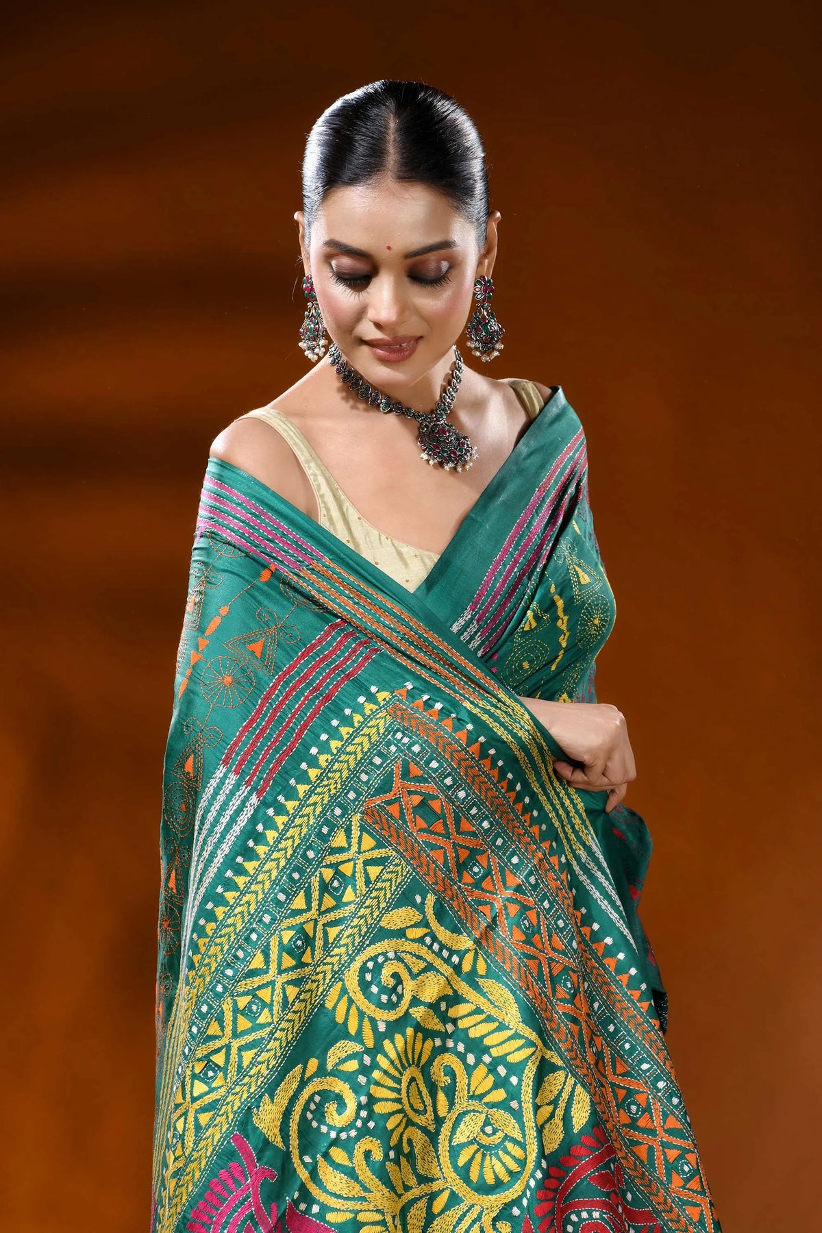 Jungle green silk kantha stitch saree with handcrafted ethnic motif 2