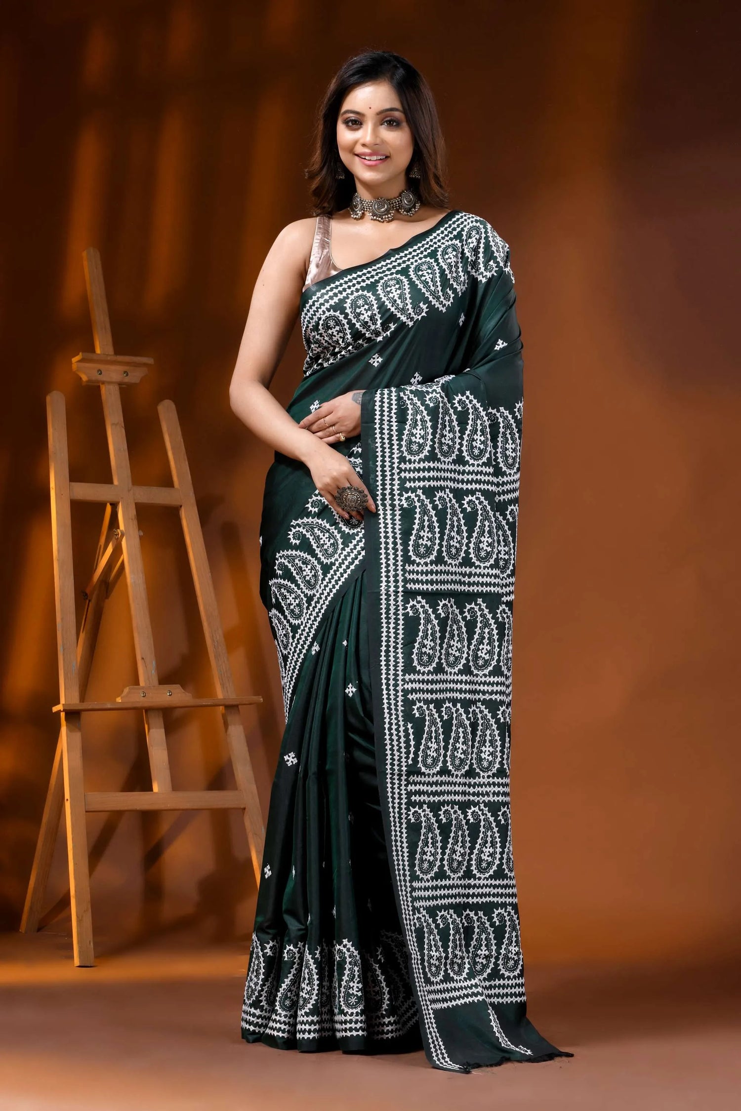 Jungle green silk kutch work saree with hand embroidered paisley 7