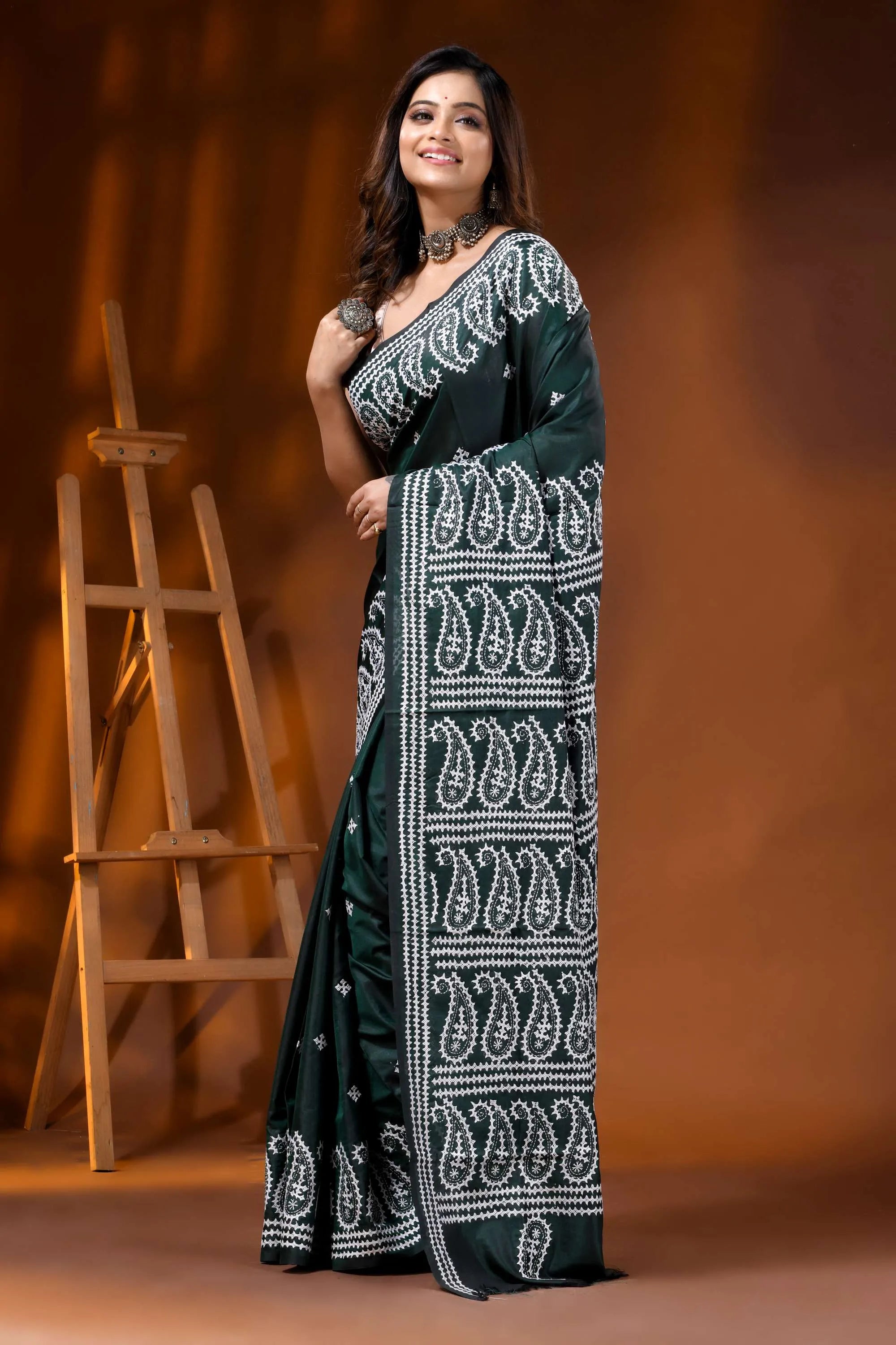 Jungle green silk kutch work saree with hand embroidered paisley 4