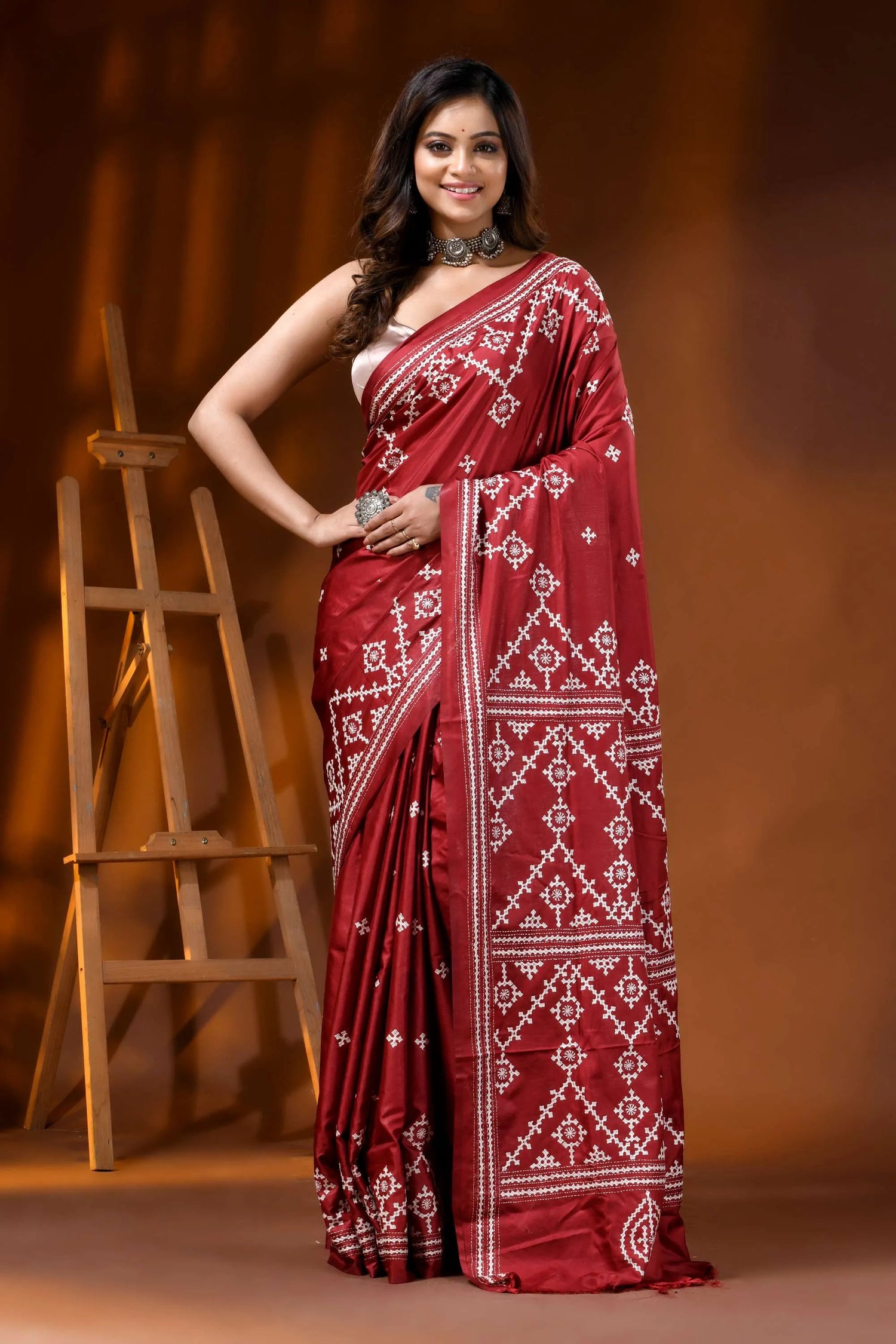 Kutch embroidered silk saree with handcrafted ethnic design in falu red 1