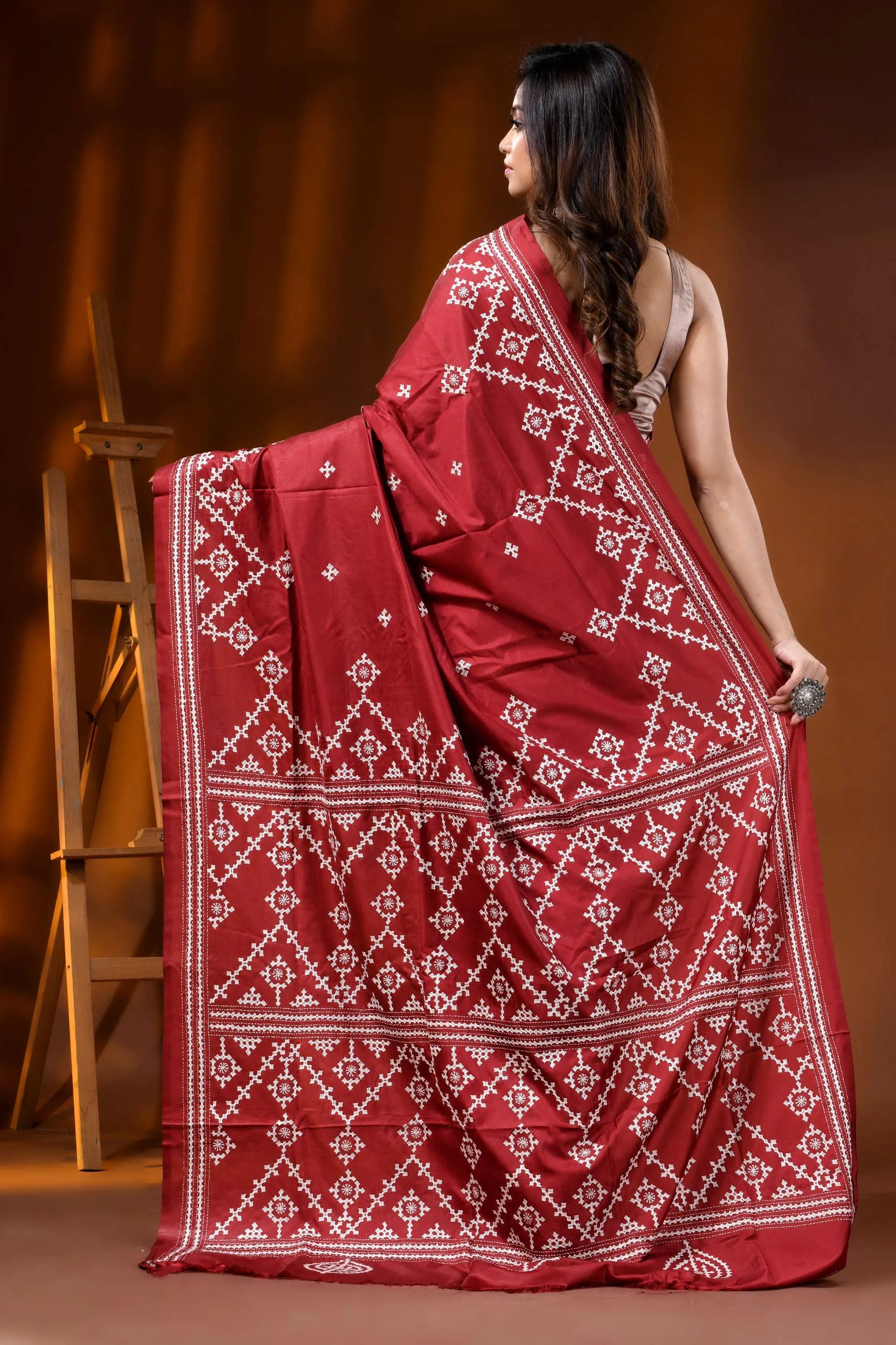 Kutch embroidered silk saree with handcrafted ethnic design in falu red 5