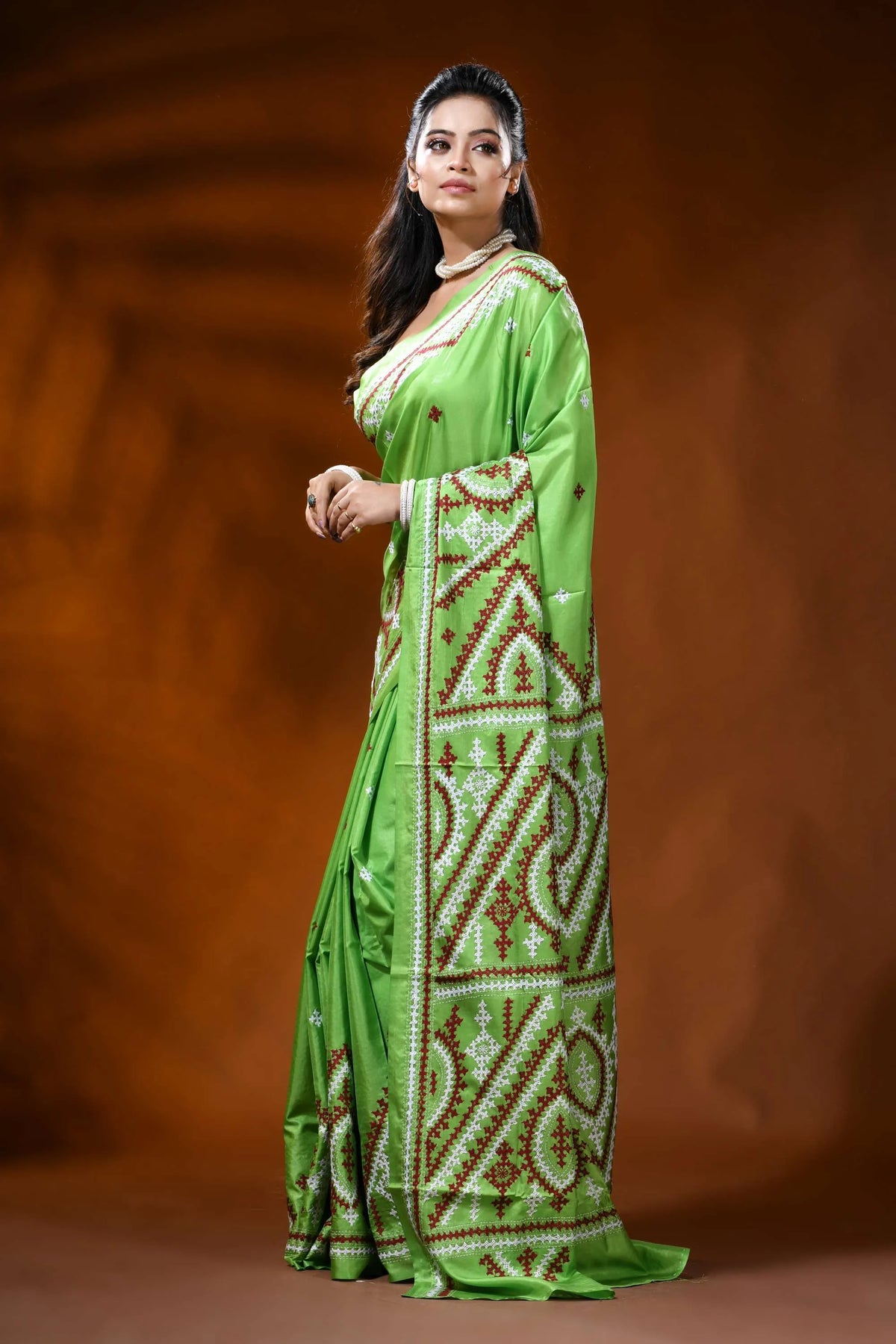 Leaf green gujarati stitch saree with maroon geometric silk design 3